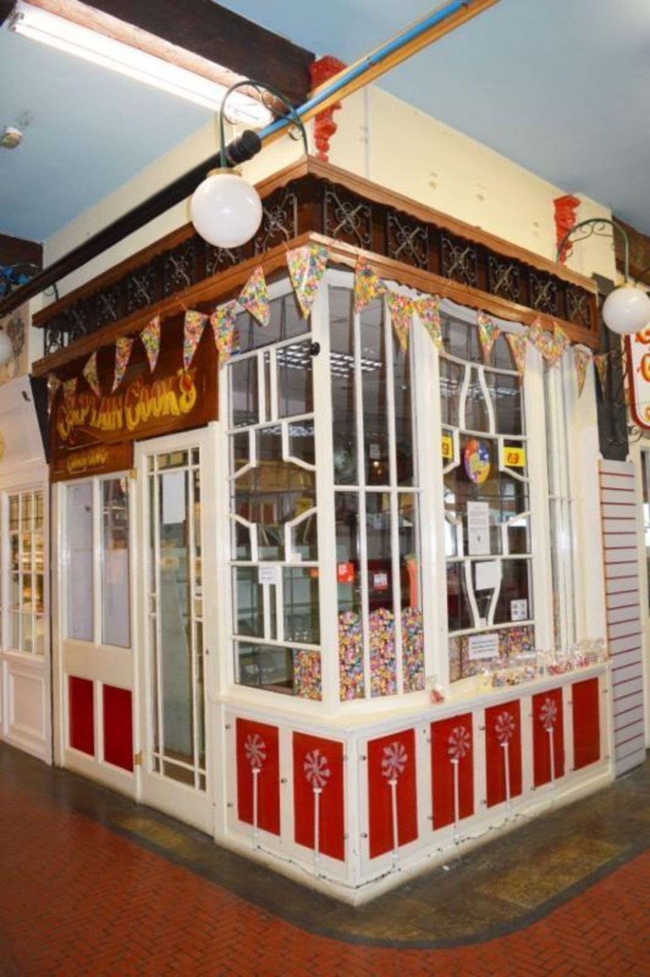 Botany Bay Victorian Style Vintage Corner Shopfront - Ideal For Shopping Outlets, Film Sets, Boutiqu - Image 7 of 10