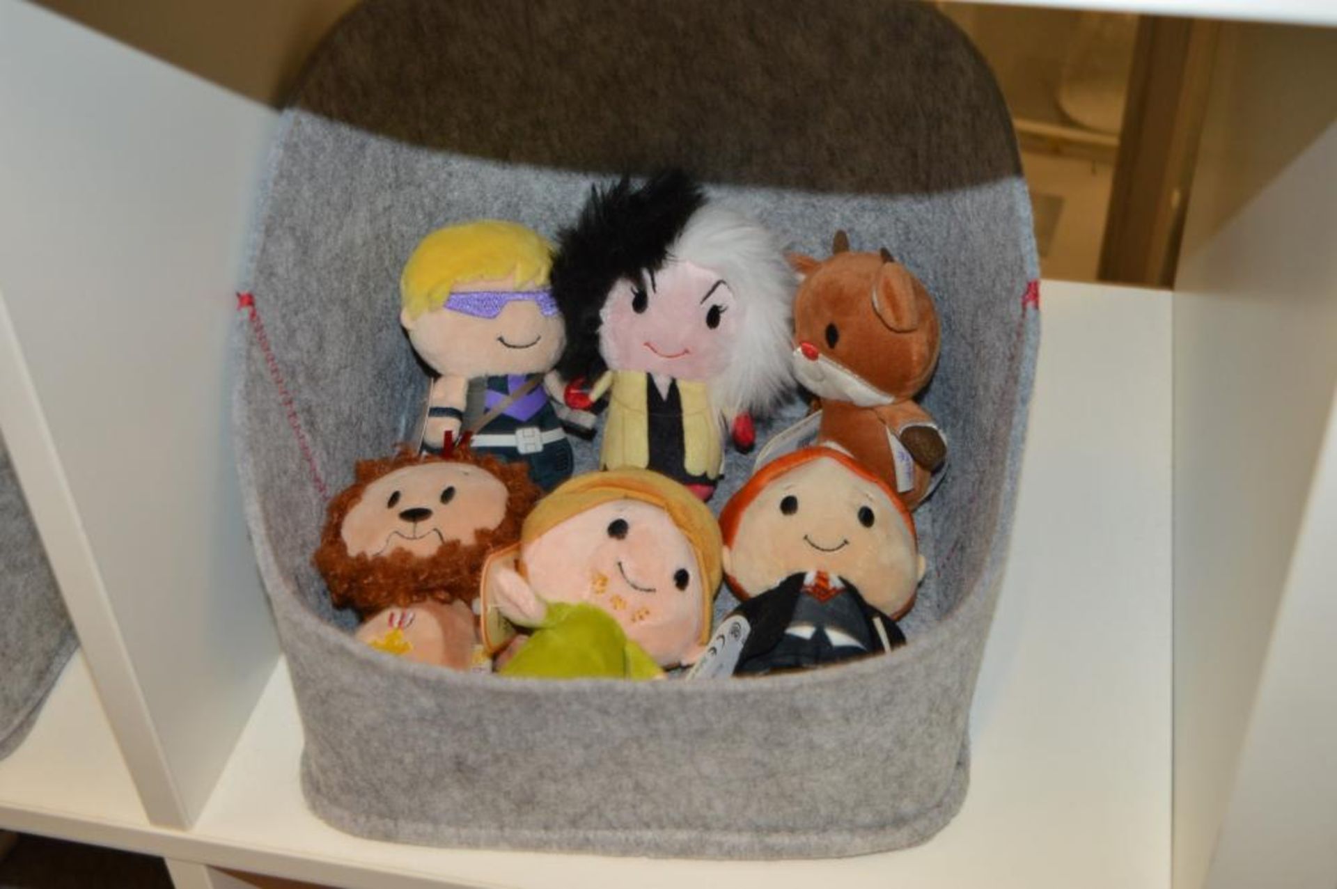 Approx 100 x Hallmark Itty Bittsy Character Soft Toys With 18 x Storage Baskets - Ref BB - CL351 - L - Image 10 of 19