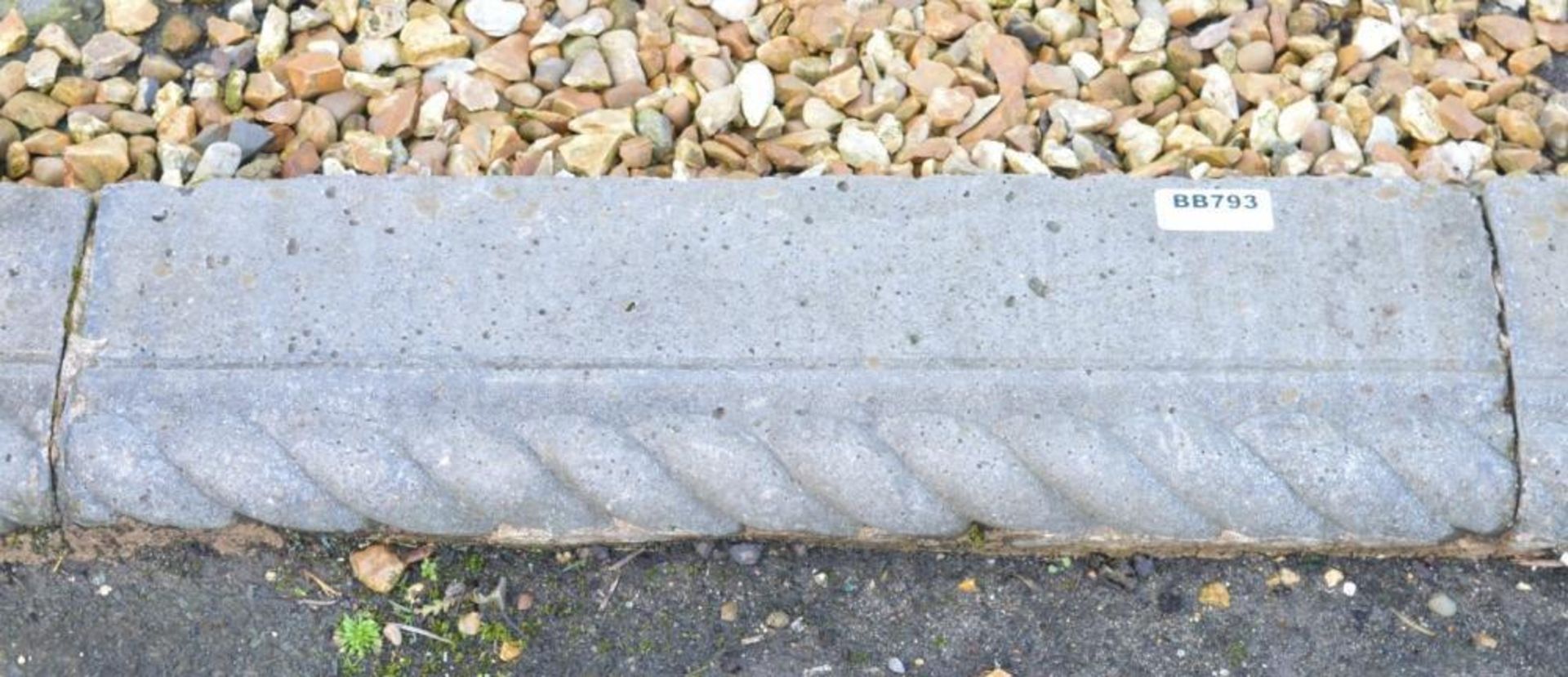 25 x Border Paver Bricks - Lawn Edging With Rope Design - L60 x H17 cms - Ref BB793 OS - CL351 - Loc - Image 3 of 4