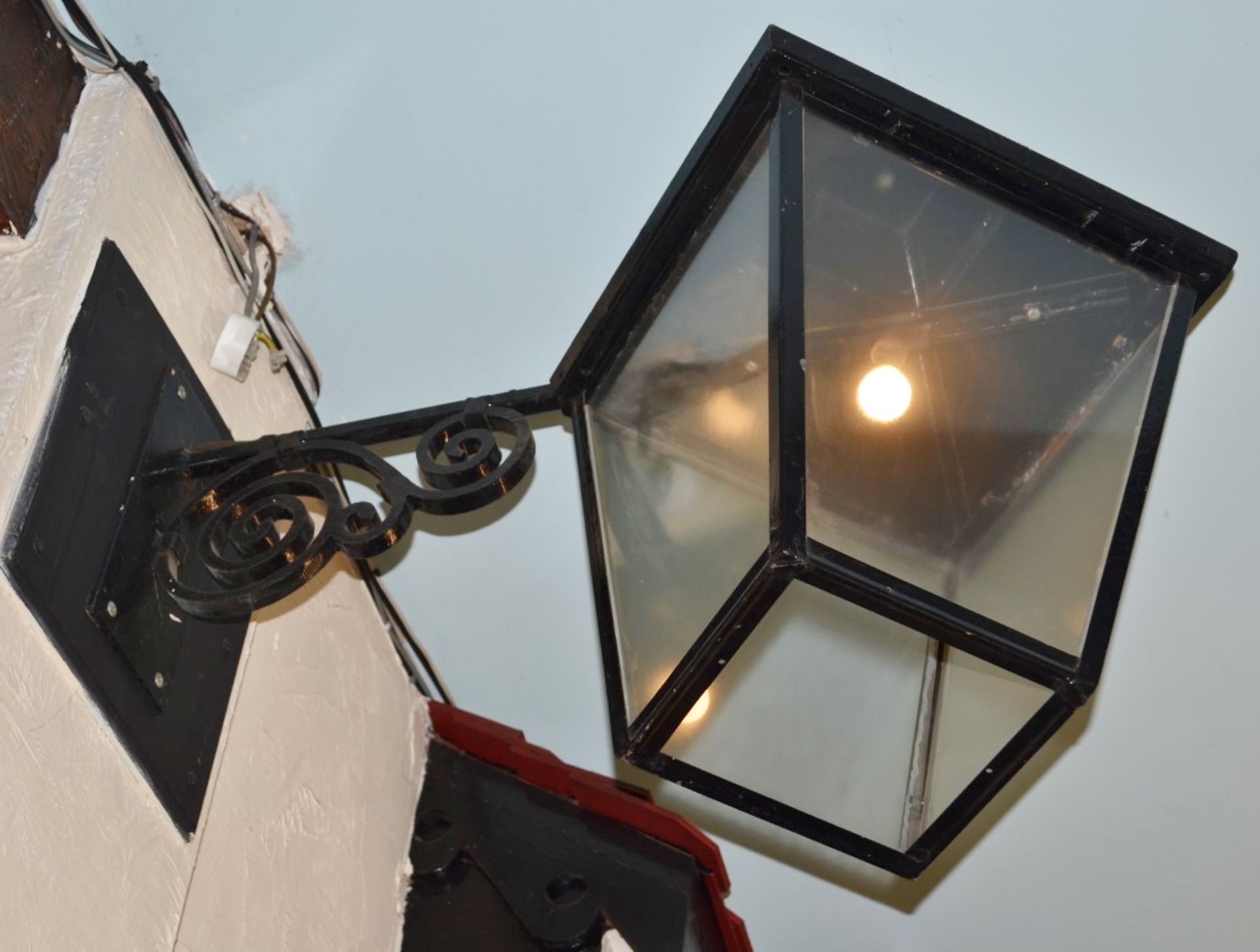 1 x Victorian Style Wall Lantern Light Fitting - Large Size in Black - Approx Projection 100 cms -