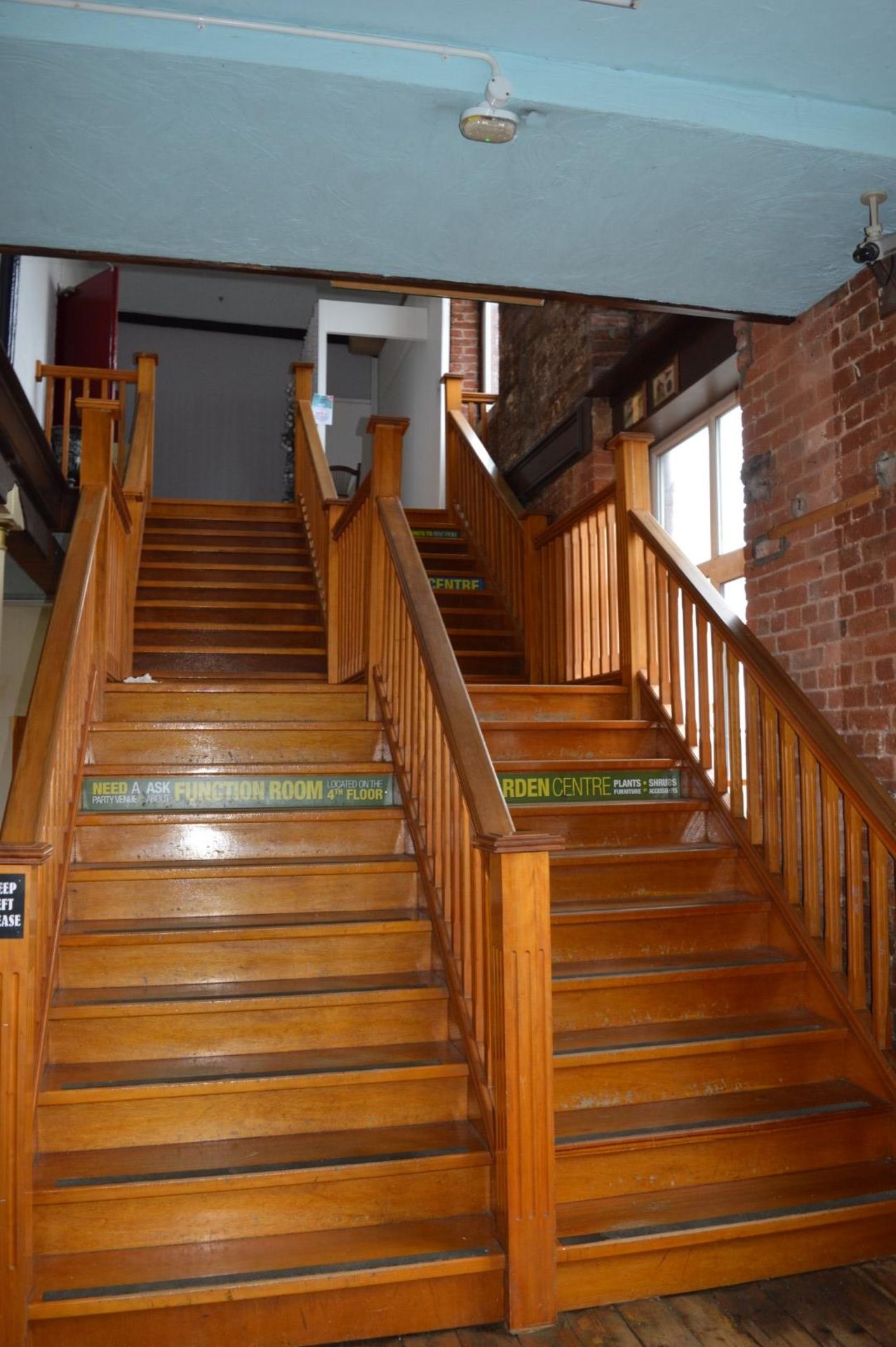 1 x Solid Timber Double Staircase - H374 x W275 x L620 cms - Ref BB000 - CL351 - Location: Chorley - Image 4 of 10
