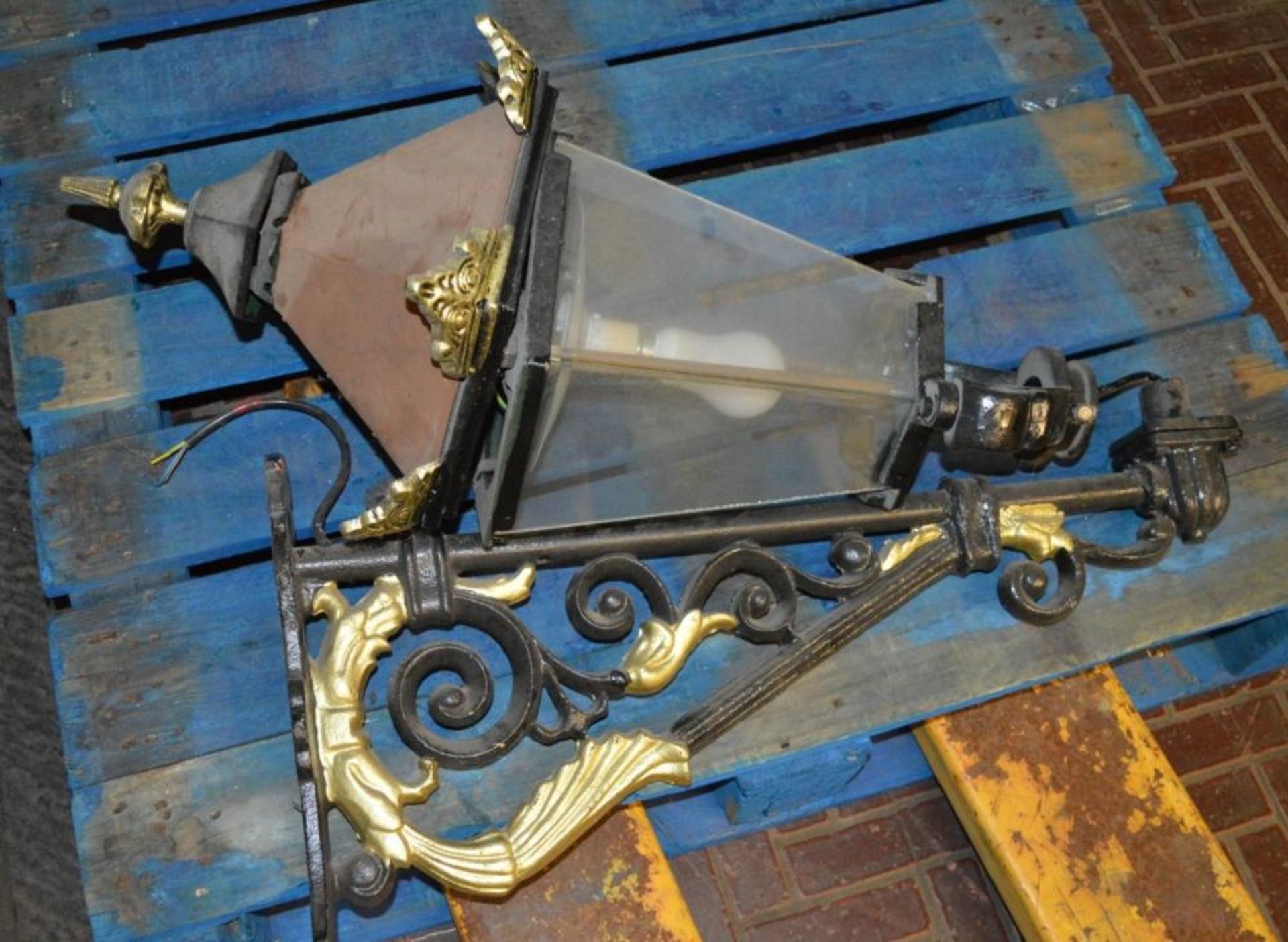 1 x Vintage Cast Iron Outdoor Wall Light in Black and Gold With Copper Top - Height 75 cms x Project - Image 2 of 4