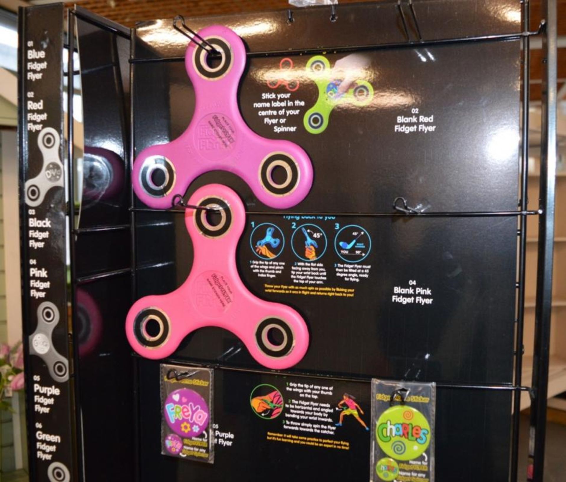 1 x Retail Carousel Display Stand With Approx 380 x Giant Fidget Spinners and Giant Fidget Spinner S - Image 4 of 8