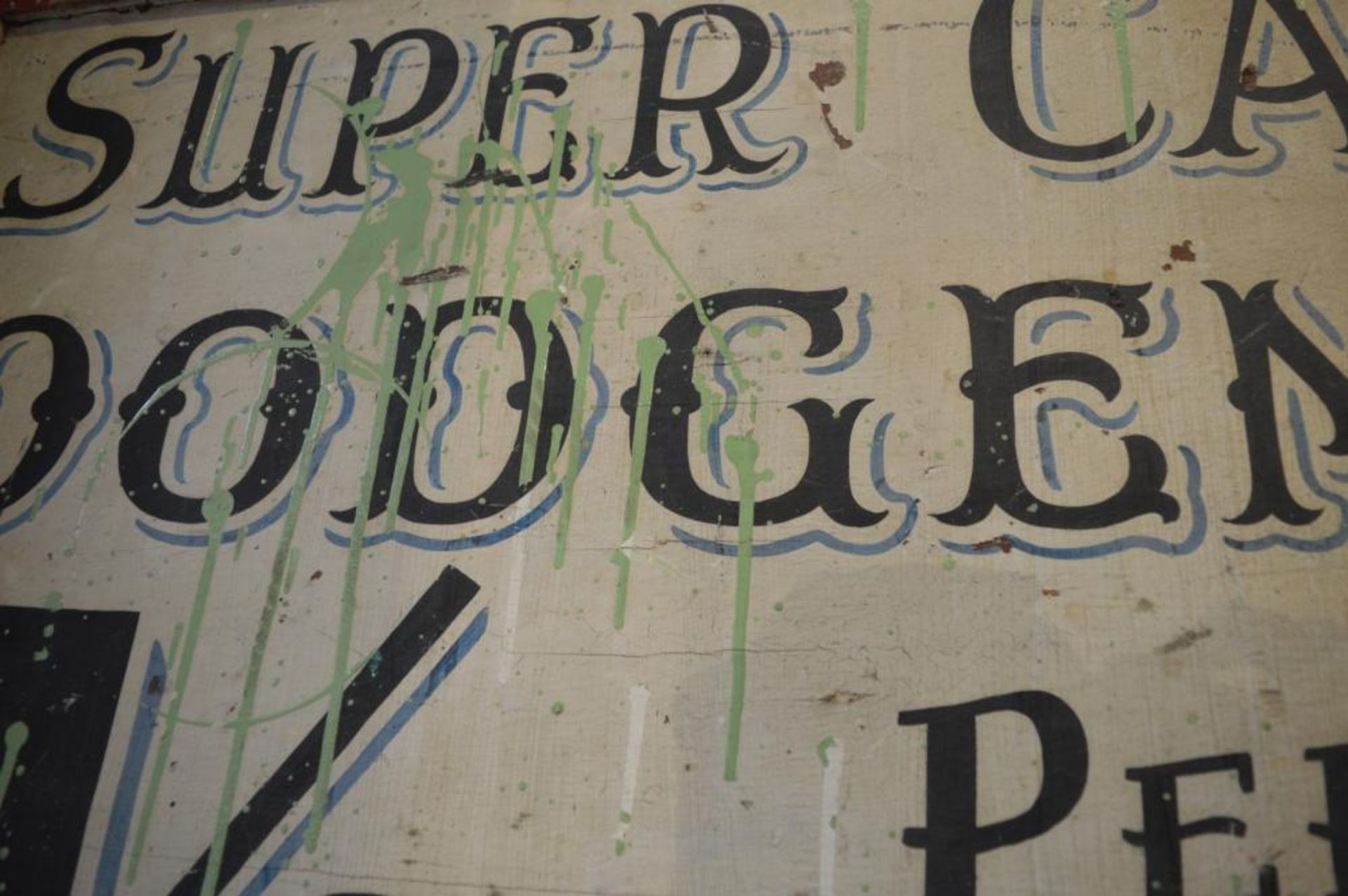 1 x Vintage Hand Painted "Super Car Dodgems 1 Shilling Per Car" Sign - 34 x 23 Inches - Ref BB747 - - Image 3 of 5