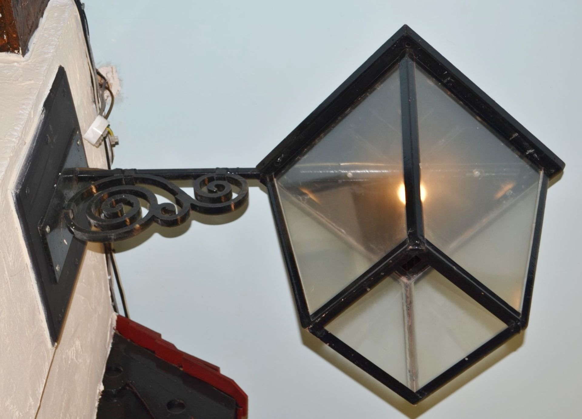 1 x Victorian Style Wall Lantern Light Fitting - Large Size in Black - Approx Projection 100 cms - - Image 2 of 5