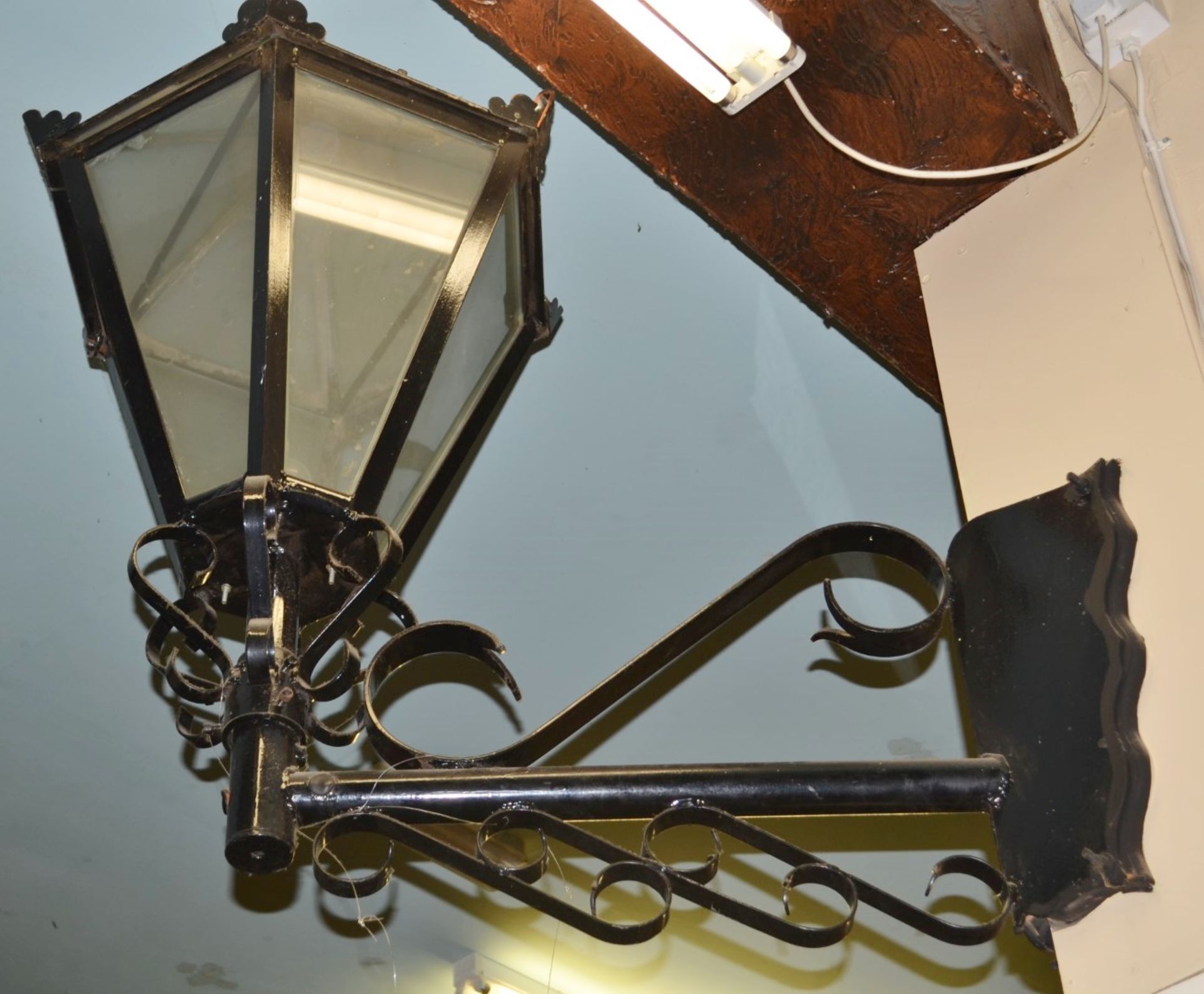 1 x Victorian Style Wall Lantern Light Fitting With Corner Bracket - Large Size in Black - Approx - Image 4 of 5