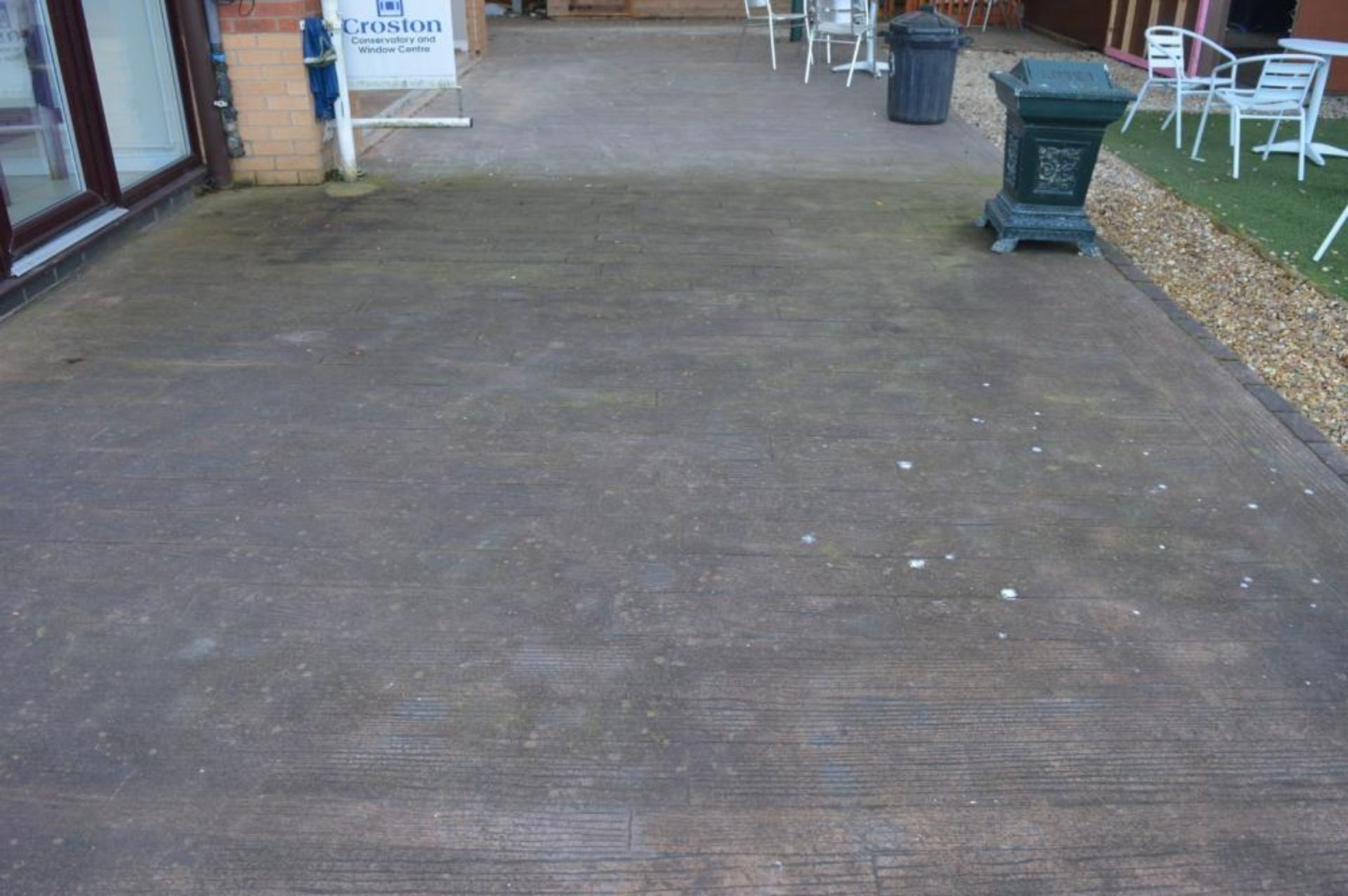 1 x Reclaimed Driveway / Patio Area Measuring Approx 950 x 370 cms - Includes Edging Bricks - Origin - Image 4 of 8