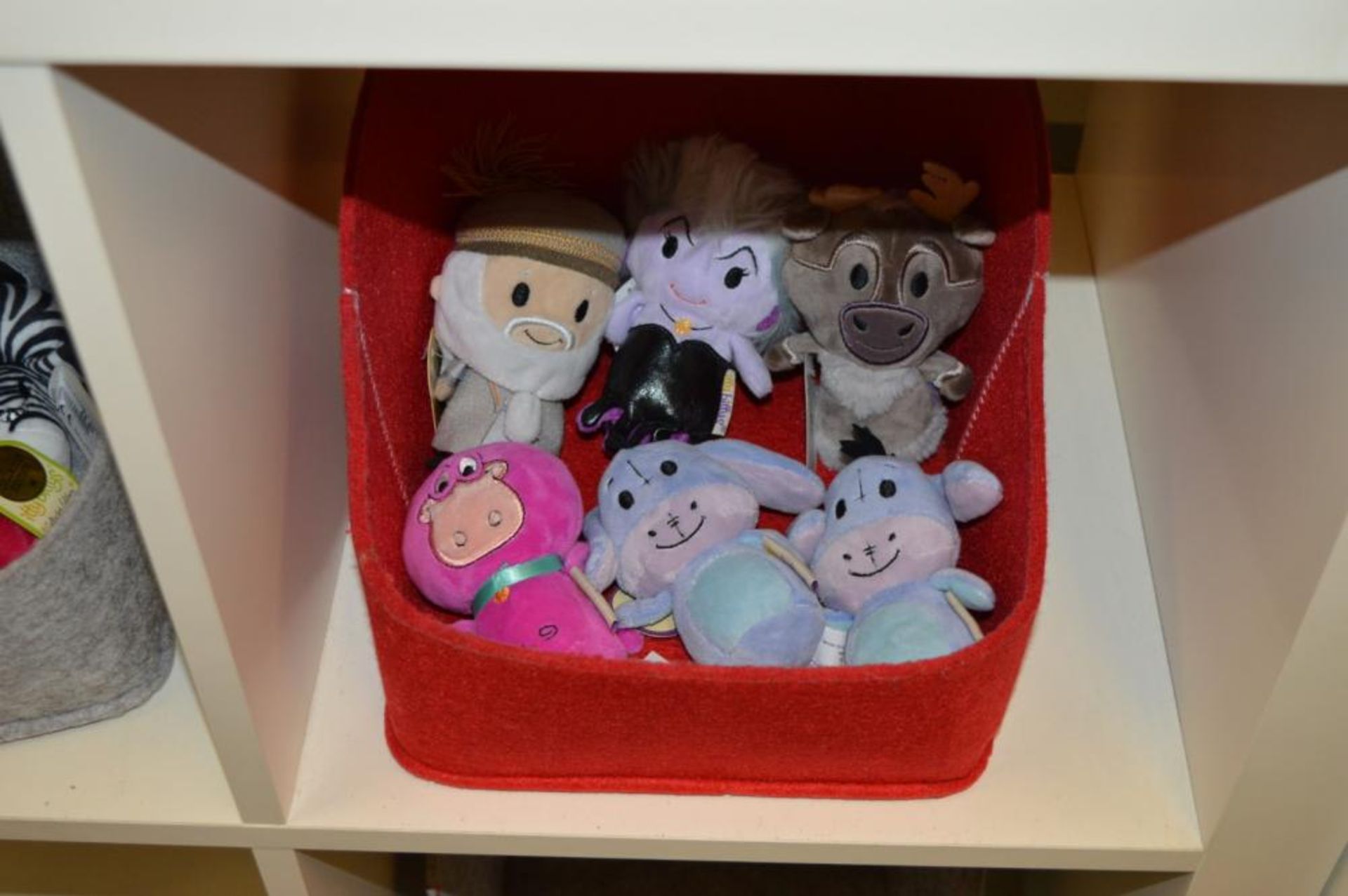Approx 100 x Hallmark Itty Bittsy Character Soft Toys With 18 x Storage Baskets - Ref BB - CL351 - L - Image 14 of 19