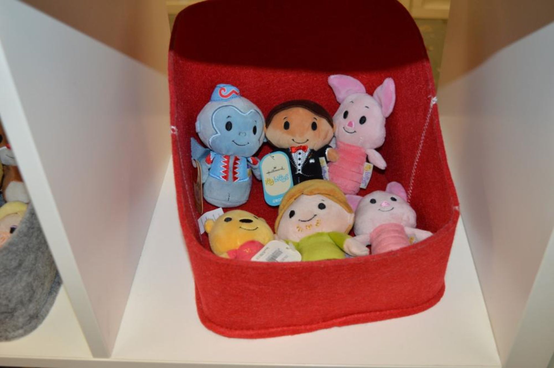 Approx 100 x Hallmark Itty Bittsy Character Soft Toys With 18 x Storage Baskets - Ref BB - CL351 - L - Image 7 of 19