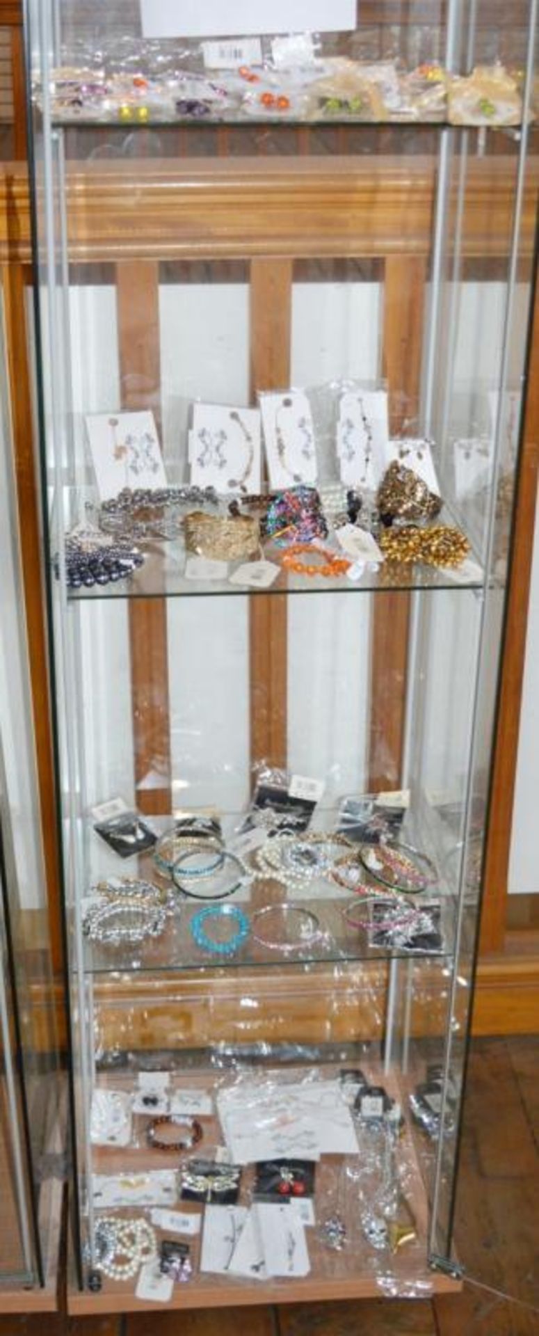 80 x Assorted Pieces of Costume Jewellery - New and Unused Stock - Ref BB853 2F - CL351 - Location: