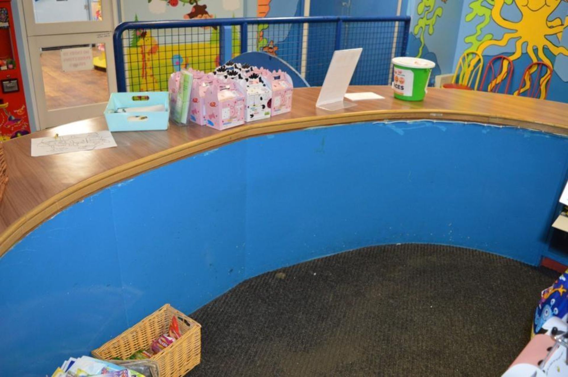 1 x Puddletown Pirate Ship Reception Counter With Magnetic Visitors Door - H82 x W370 x D490 cms - R - Image 3 of 9