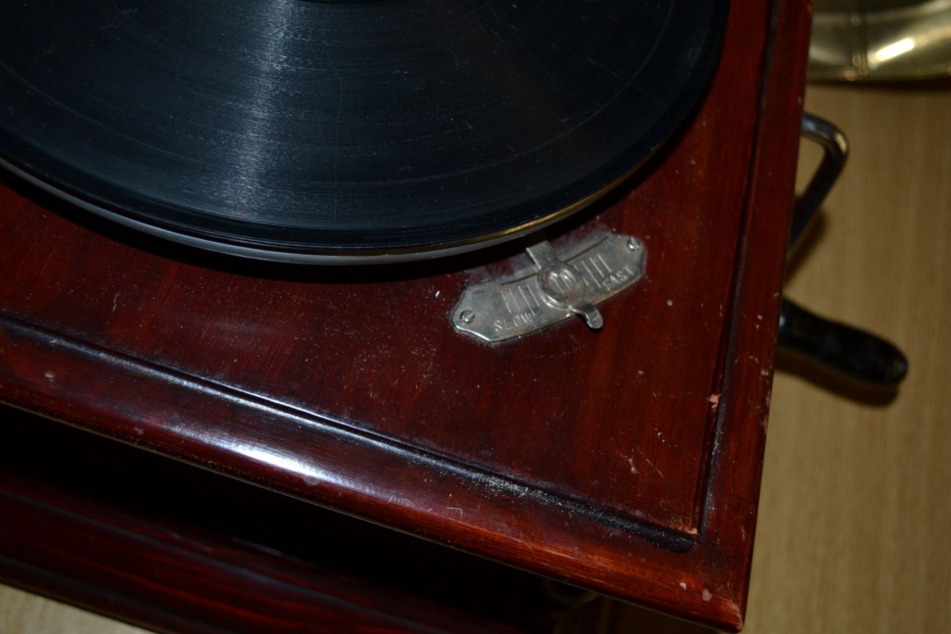 1 x 'His Masters Voice' Branded Gramophone - Dimensions: 37 x 37 x H21cm - Ref BB1165 / KS - Image 9 of 16