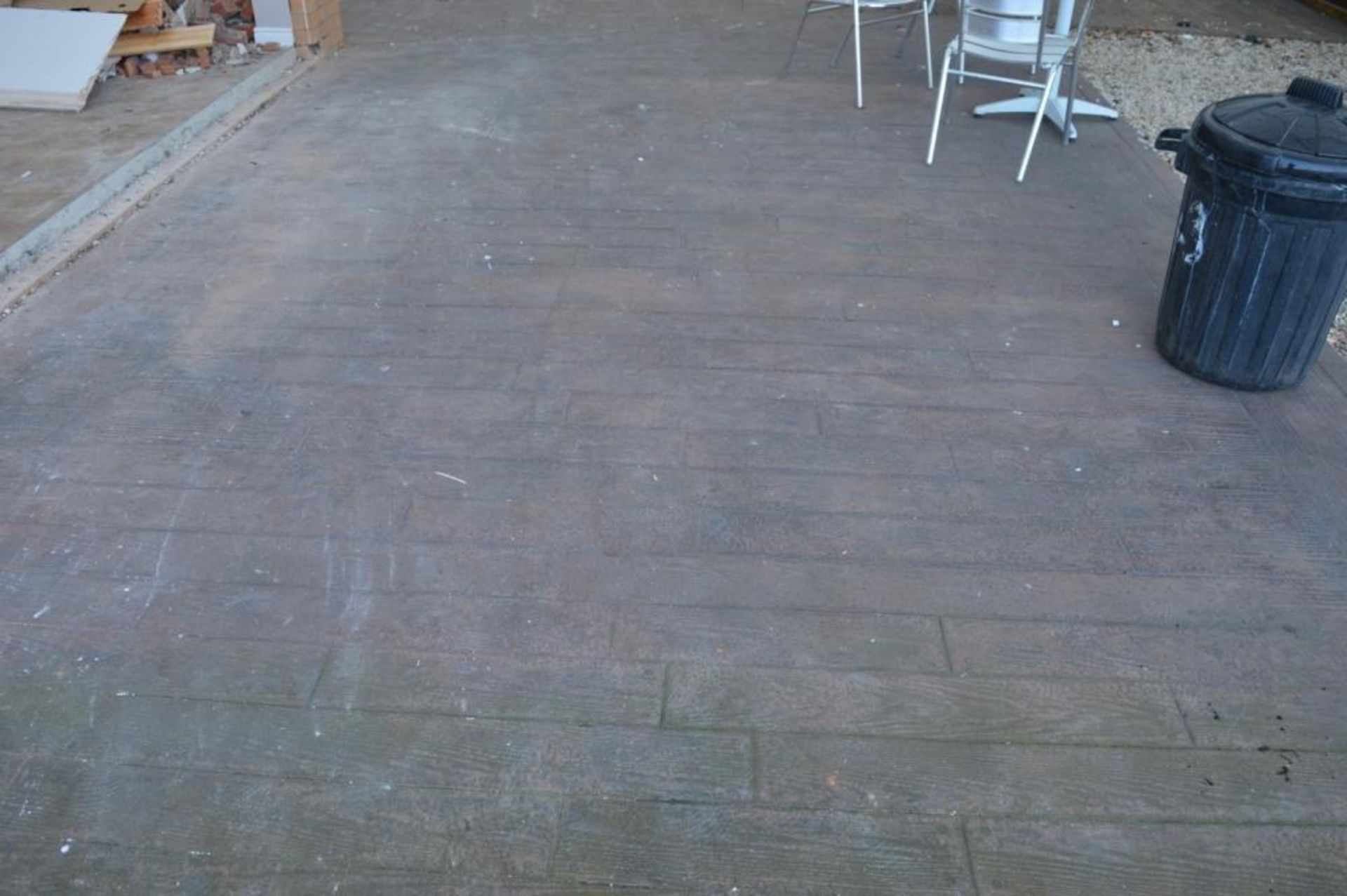 1 x Reclaimed Driveway / Patio Area Measuring Approx 950 x 370 cms - Includes Edging Bricks - Origin - Image 6 of 8