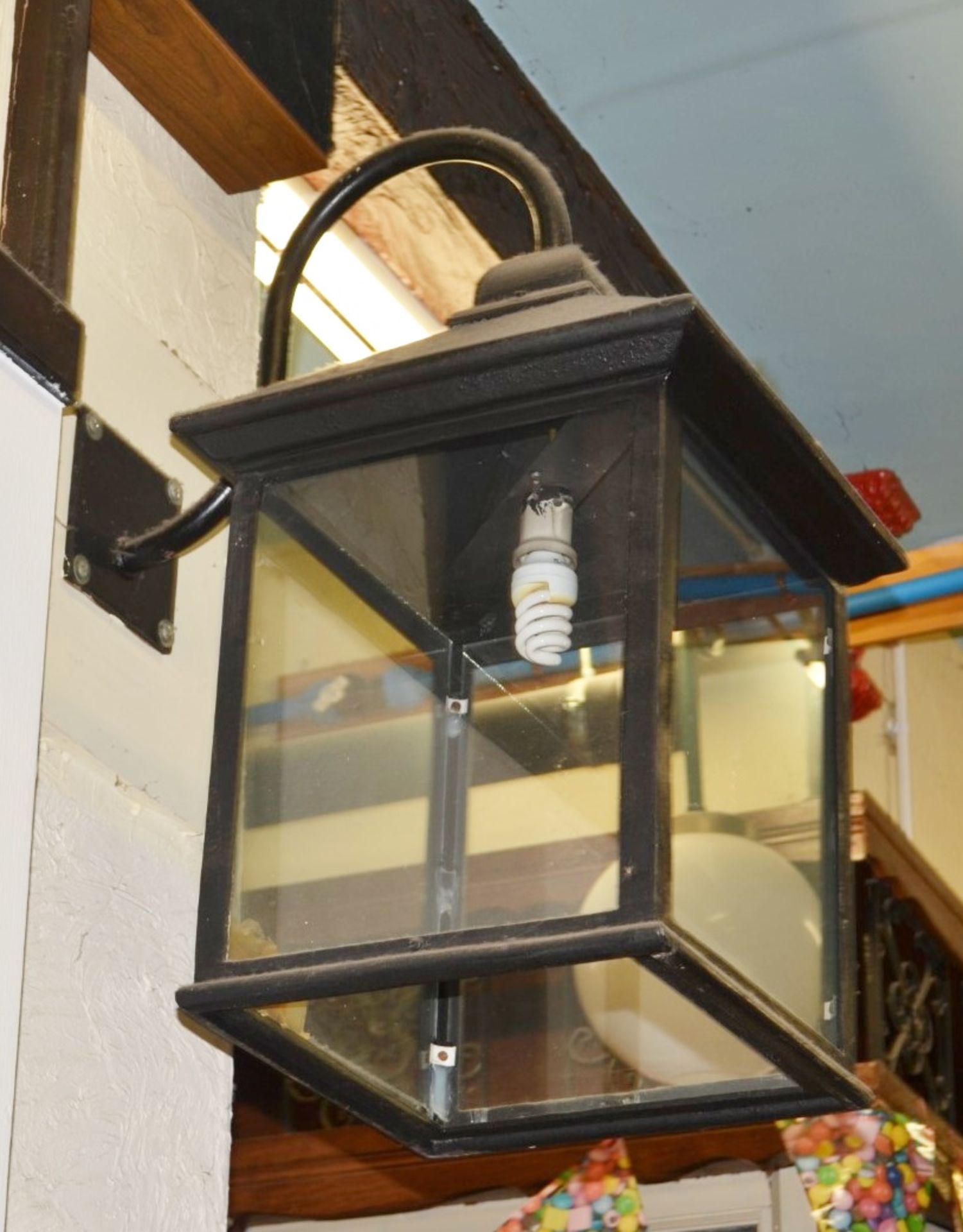 1 x Victorian Style Wall Lantern Light Fitting - Large Size in Black - Ref BB671 GF - CL351 -