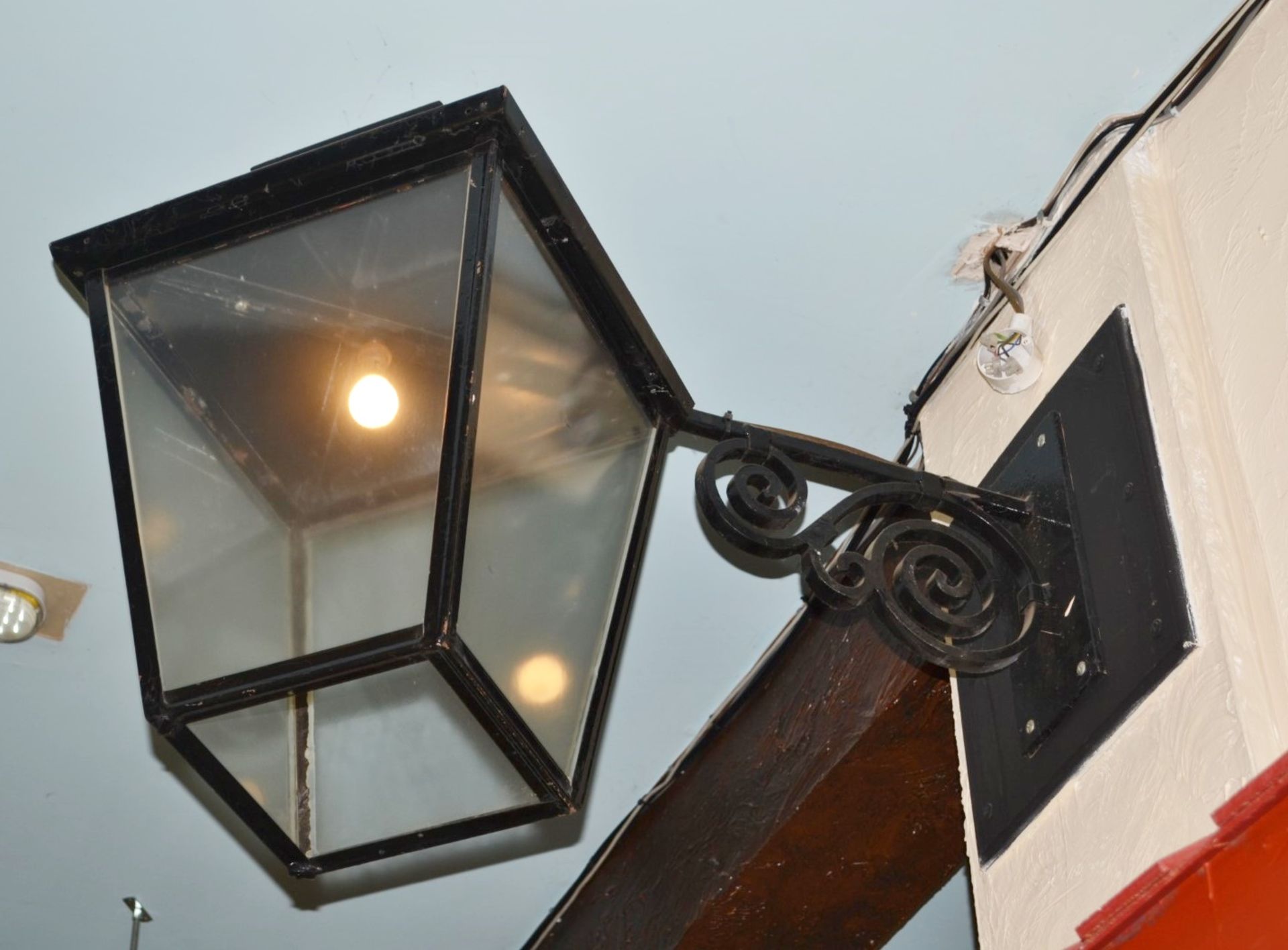 1 x Victorian Style Wall Lantern Light Fitting - Large Size in Black - Approx Projection 100 cms - - Image 4 of 5