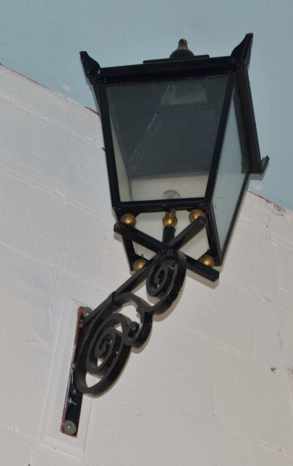 1 x Victorian Style Wall Lantern Light Fitting - Large Size in Black - Overal Height Approx 90 cms - - Image 2 of 4