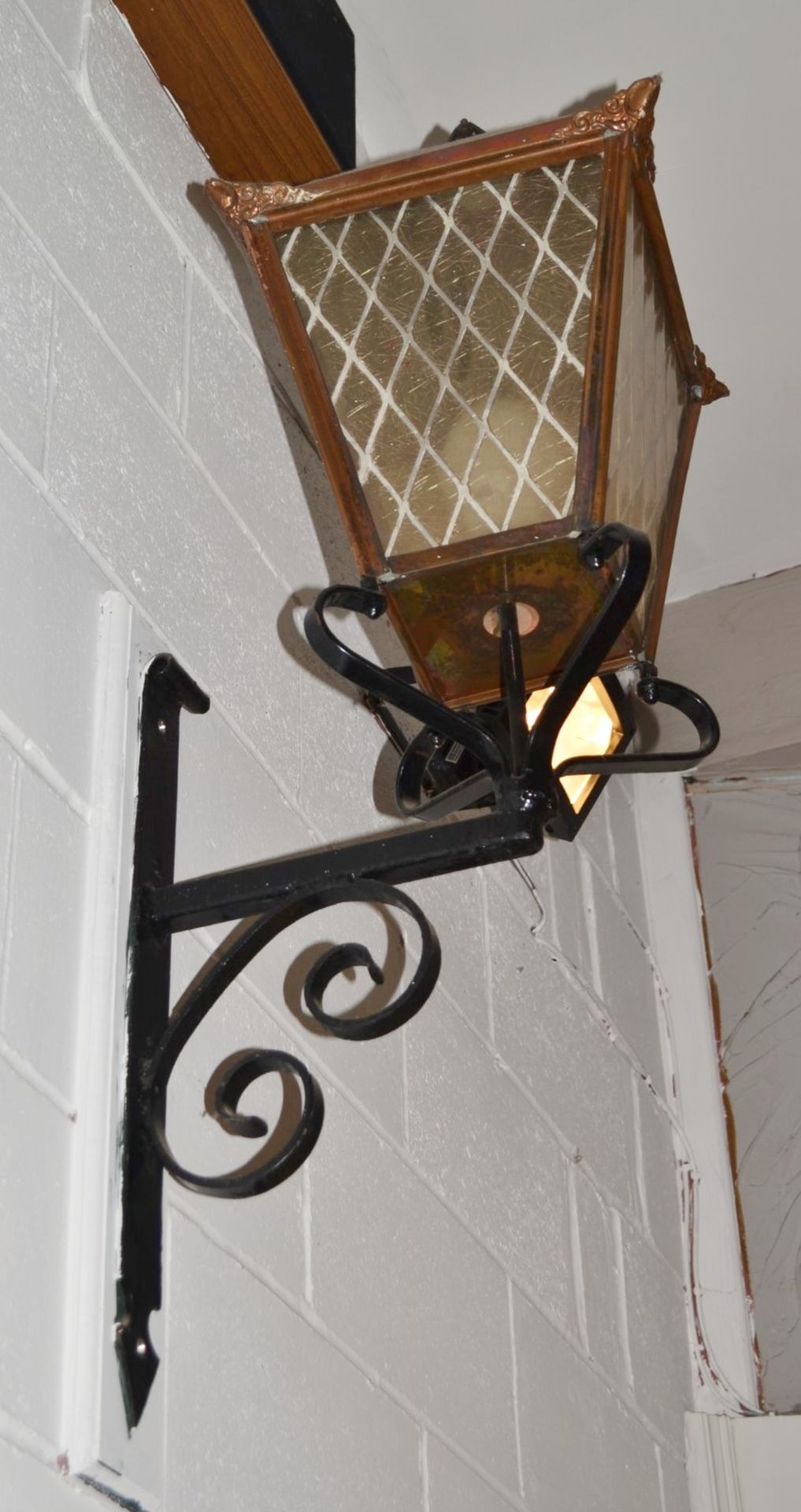 1 x Victorian Style Wall Lantern Light Fitting - Large Size in Black and Copper - Overal Height