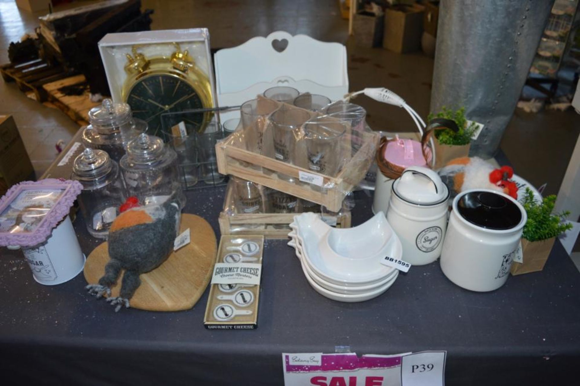 Assorted Collection of Resale Stock - Includes Approx 30 x Various Homeware Items - Ref BB1595 GFF -