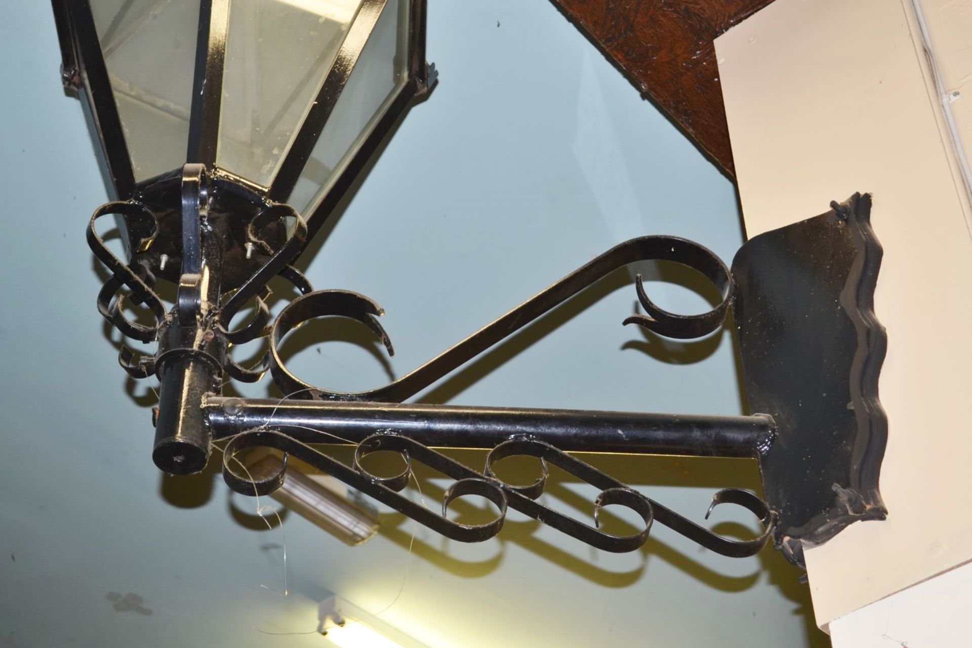 1 x Victorian Style Wall Lantern Light Fitting With Corner Bracket - Large Size in Black - Approx - Image 3 of 5