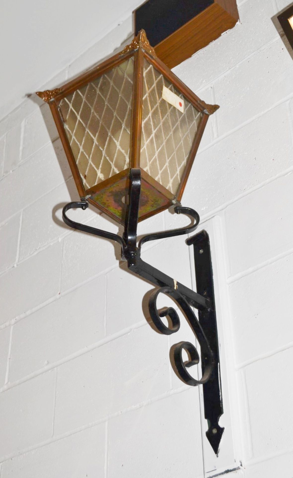 1 x Victorian Style Wall Lantern Light Fitting - Large Size in Black and Copper - Overal Height - Image 3 of 4