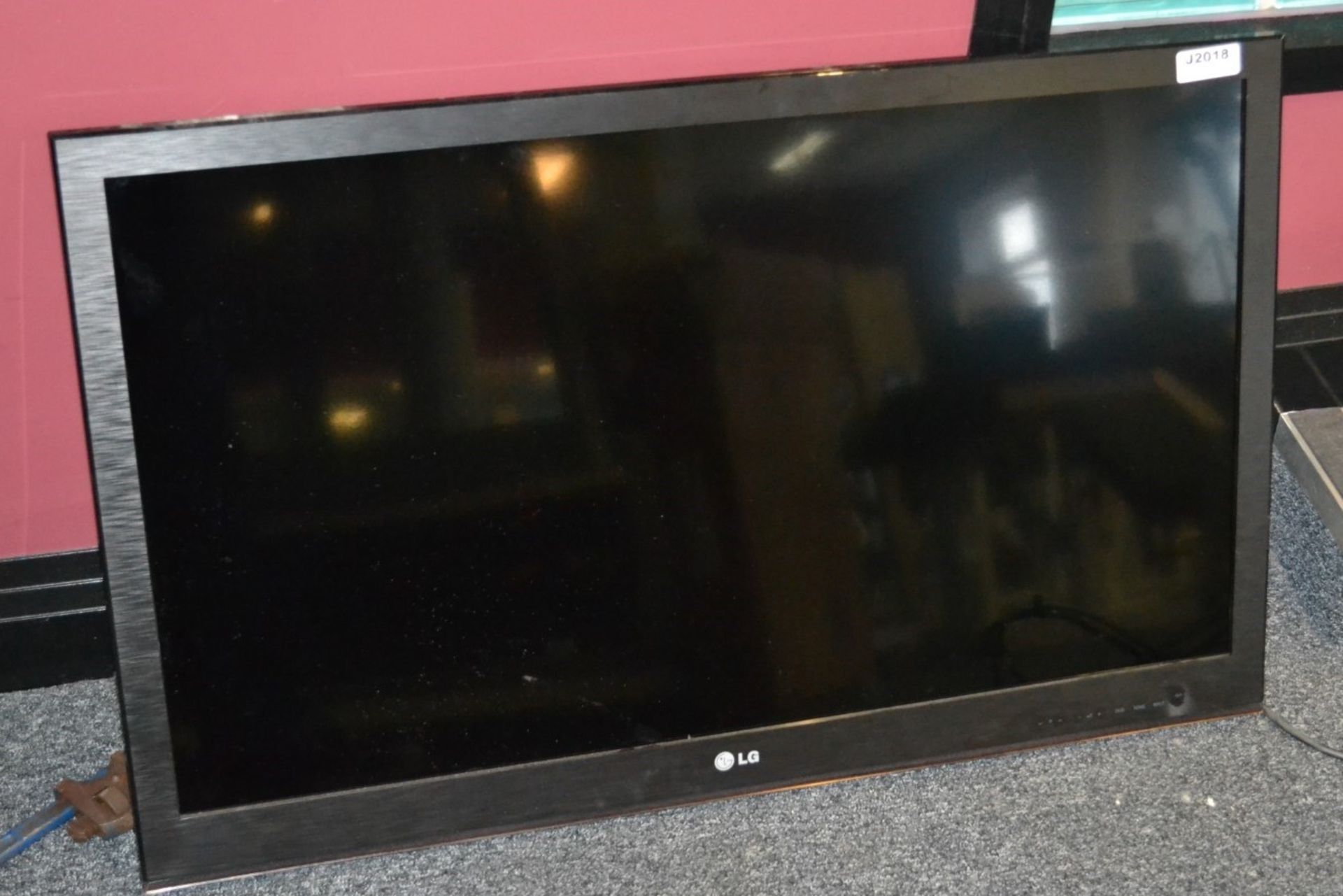 1 x LG 32 Inch Flatscreen Television - Ref: J2018/1FG - CL356 - Location: Middleton, M24 - No VAT on - Image 2 of 2