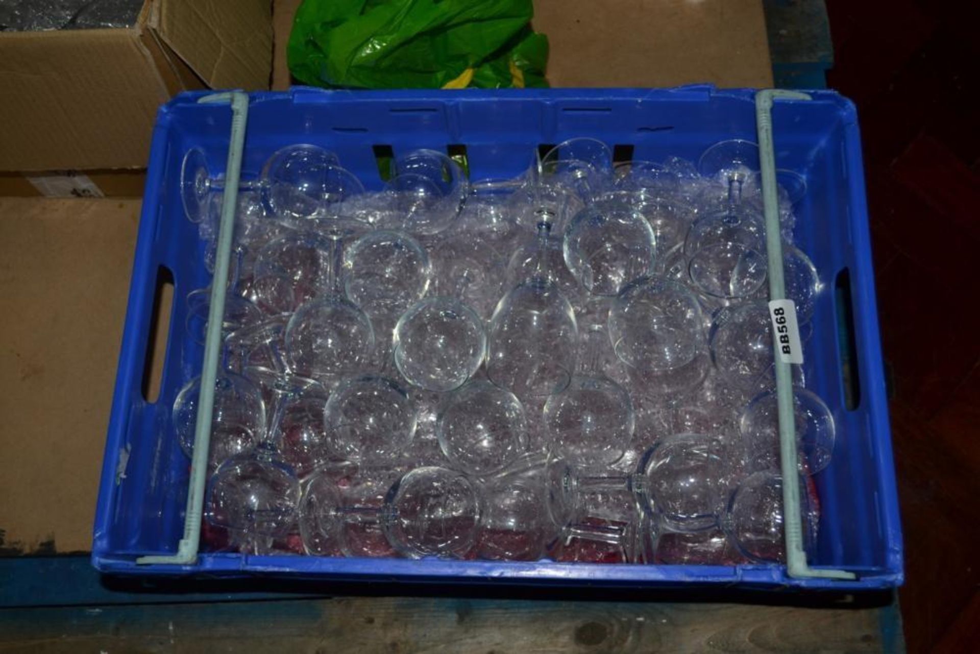 1 x Large Collection of Wine Glasses, Beer Jugs and Glassware - Includes Approx 400 Pieces - Ref BB5 - Image 10 of 13