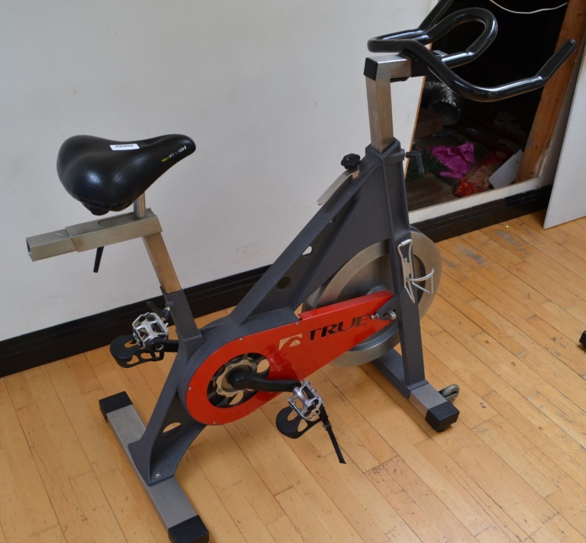 1 x TRUE Indoor Cycling Spin Bike With Adjustable Bars and Seat - Dimensions: L100cm x H100cm