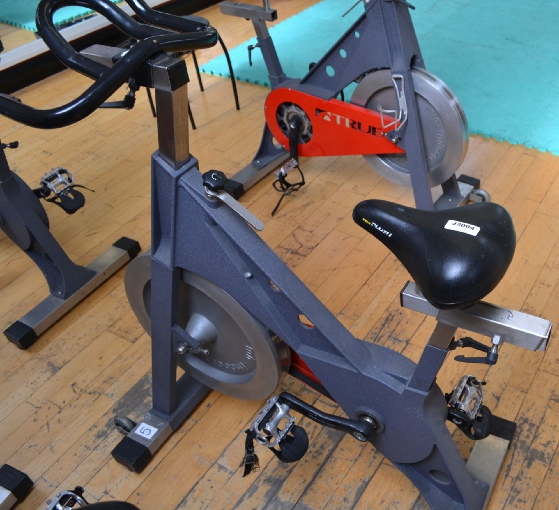 1 x TRUE Indoor Cycling Spin Bike With Adjustable Bars and Seat - Dimensions: L100cm x H100cm - Image 2 of 2