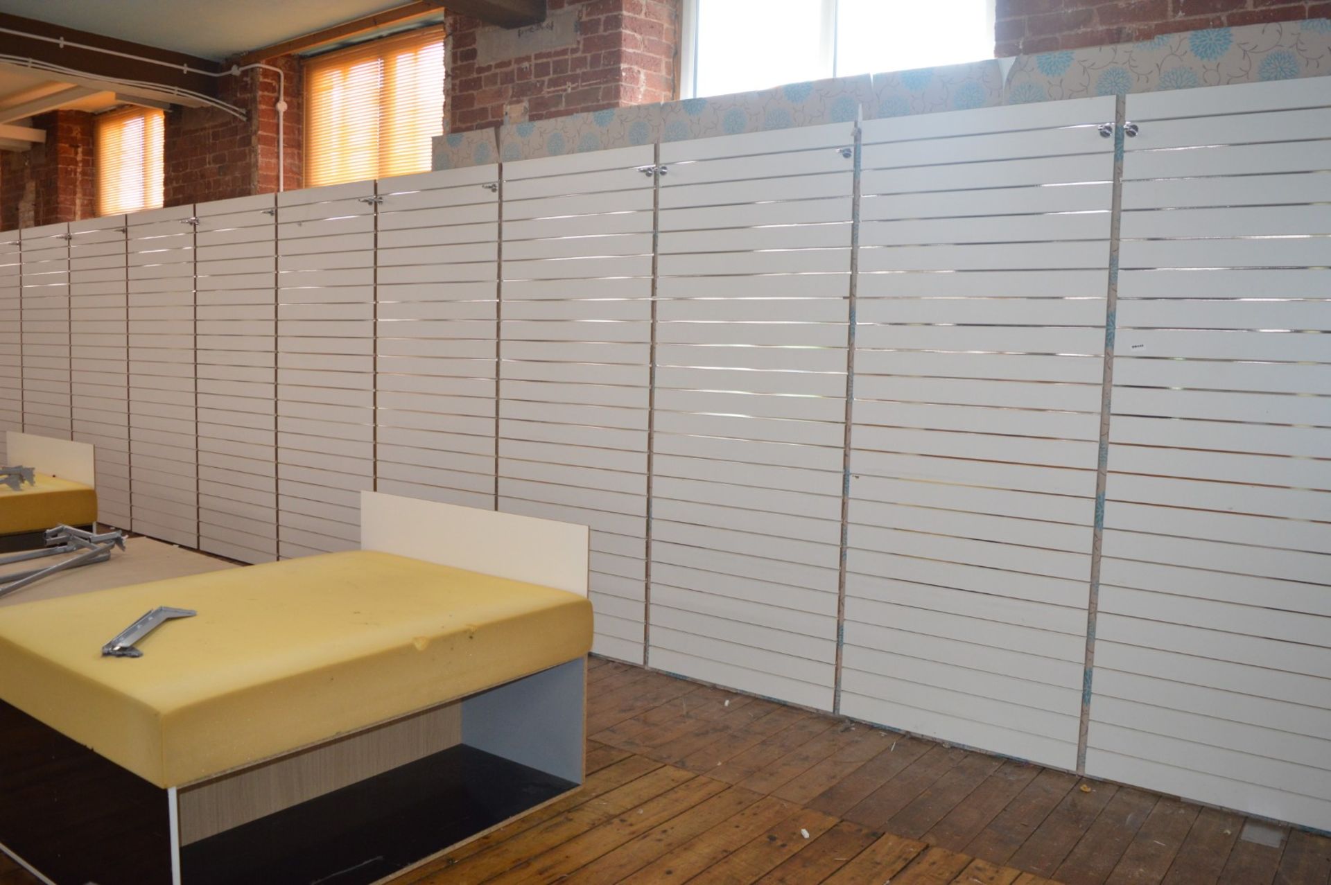 Approx 28 x Pieces of White and Silver Slat Rail Walls - Very Good Condition - CL351 2/3/F -