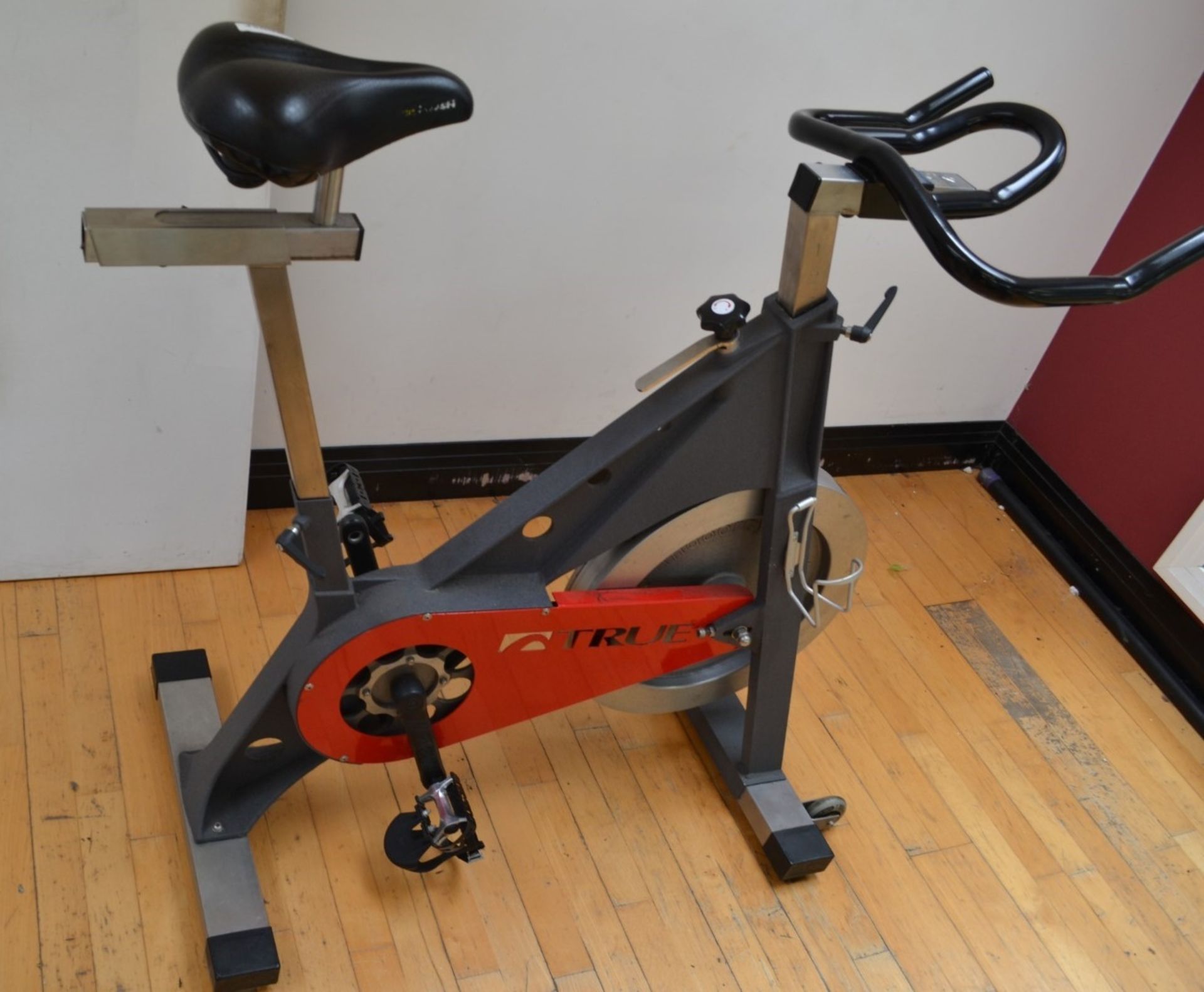 1 x TRUE Indoor Cycling Spin Bike With Adjustable Bars and Seat - Dimensions: L100cm x H100cm