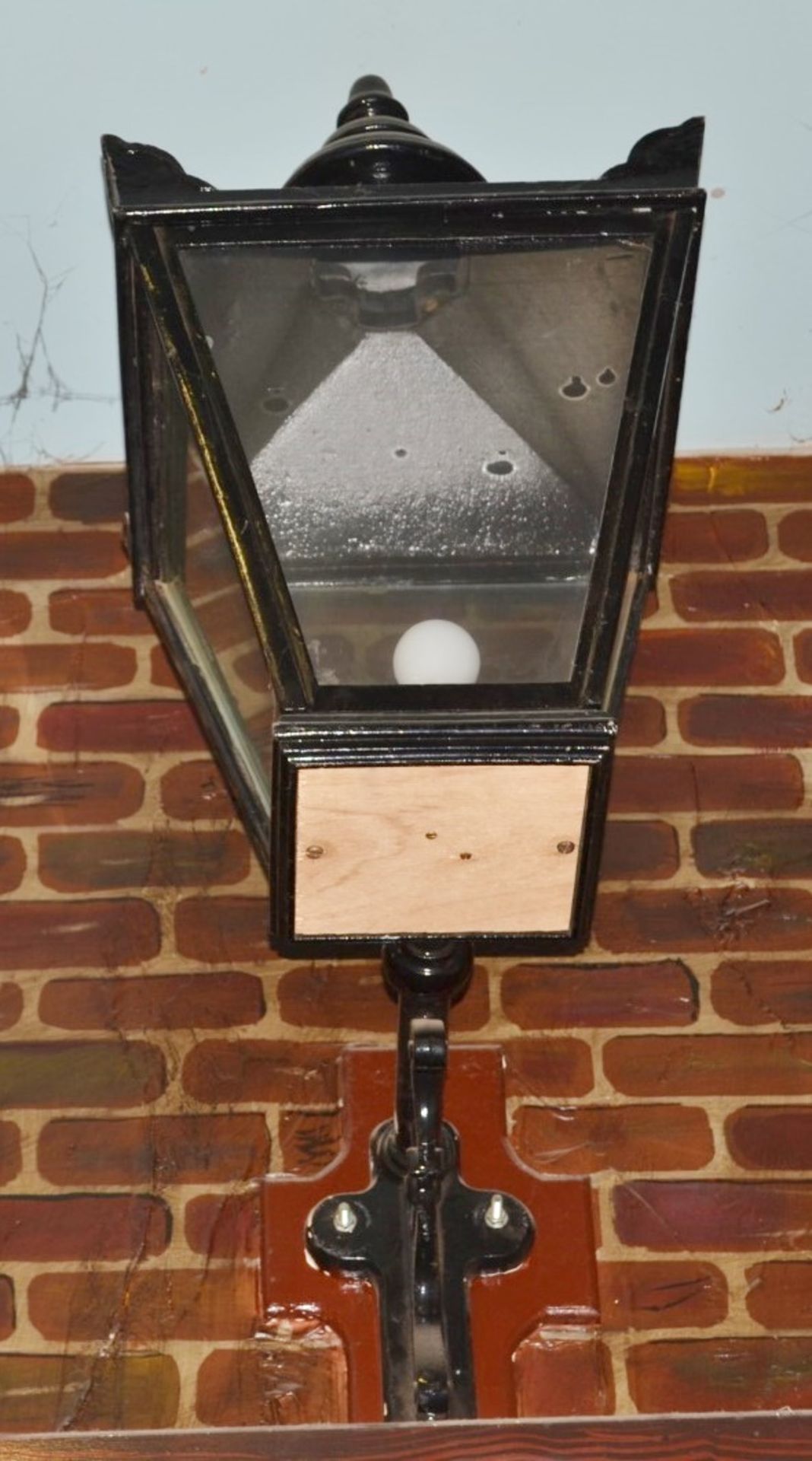 1 x Victorian Style Wall Lantern Light Fitting - Large Size in Black - Ref BB670 GF - CL351 - - Image 3 of 3