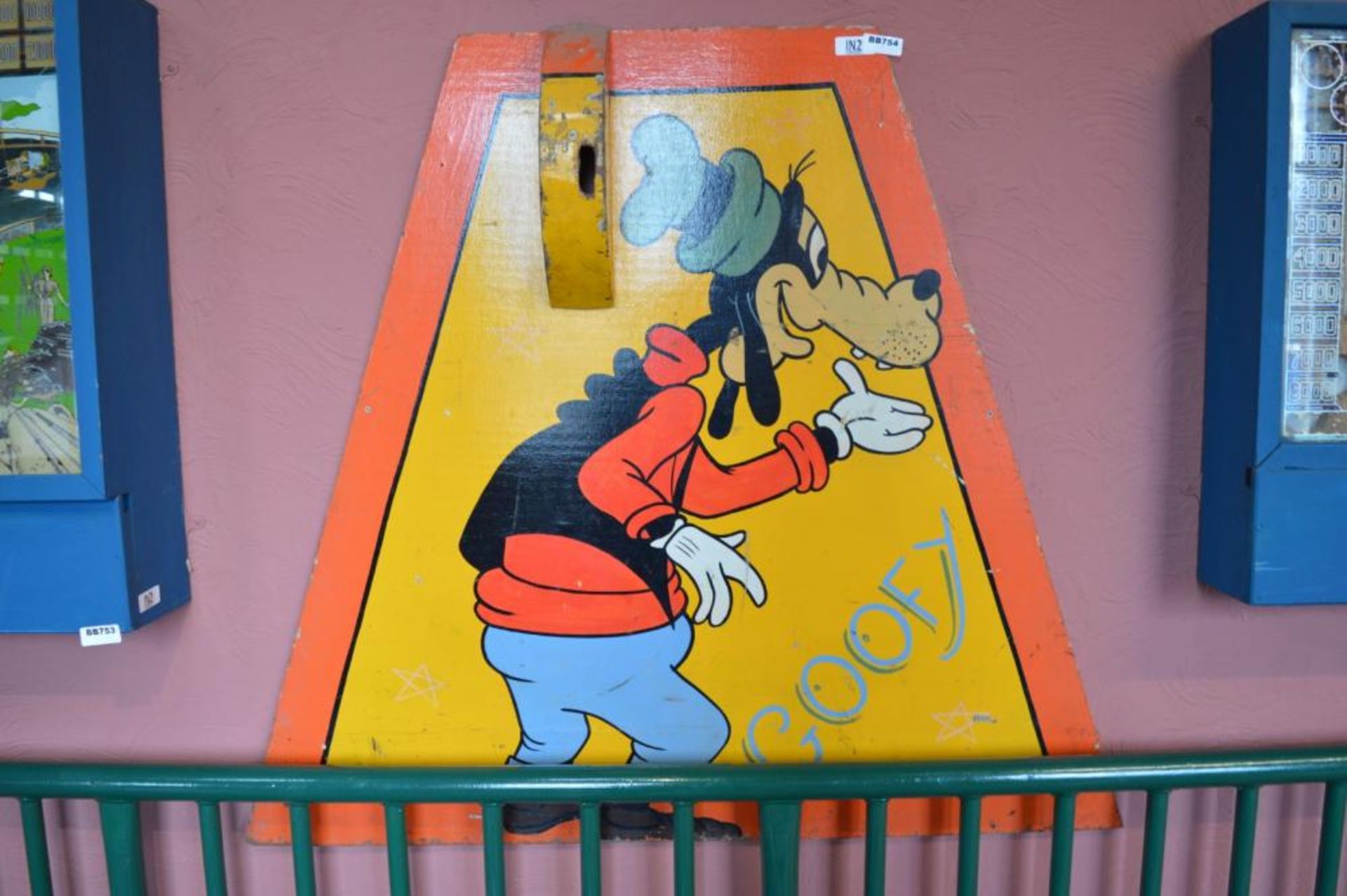 1 x Vintage Wooden Goofy Fairground Sign - 46 x 42 Inch - Ref BB754 - CL351 - Location: Chorley PR6 - Image 3 of 3