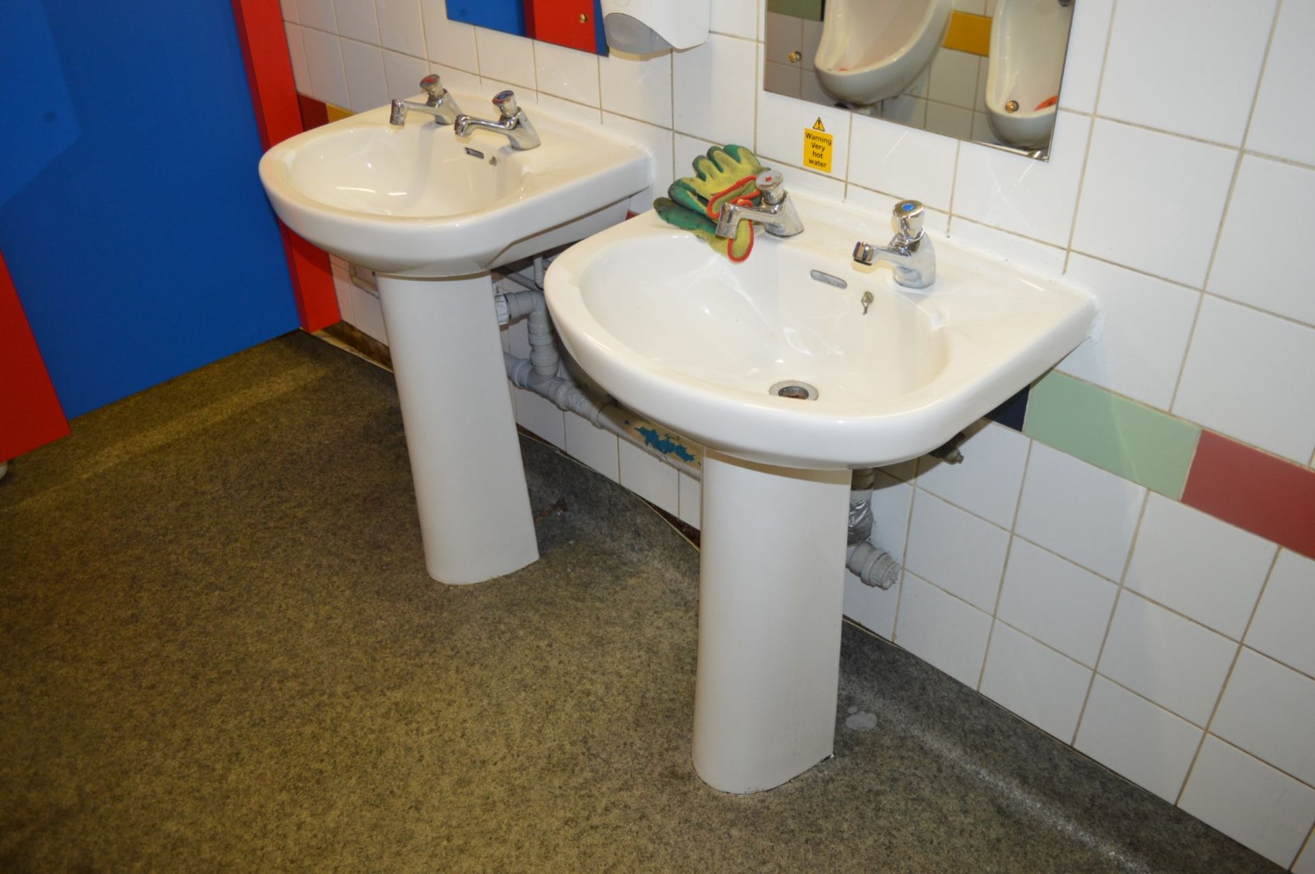 5 x Short Sink Basins With Pedestals and Mixer Taps - Suitable For Childrens Toilets - Ref BB - Image 2 of 2