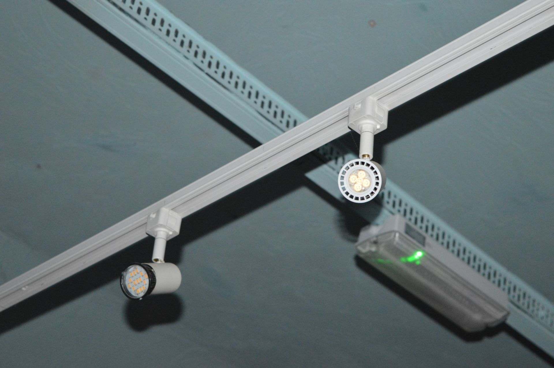 5 x LED Spot Lights With Track Rail - Ref BB1115 TF - CL351 - Location: Chorley PR6 - Image 2 of 3