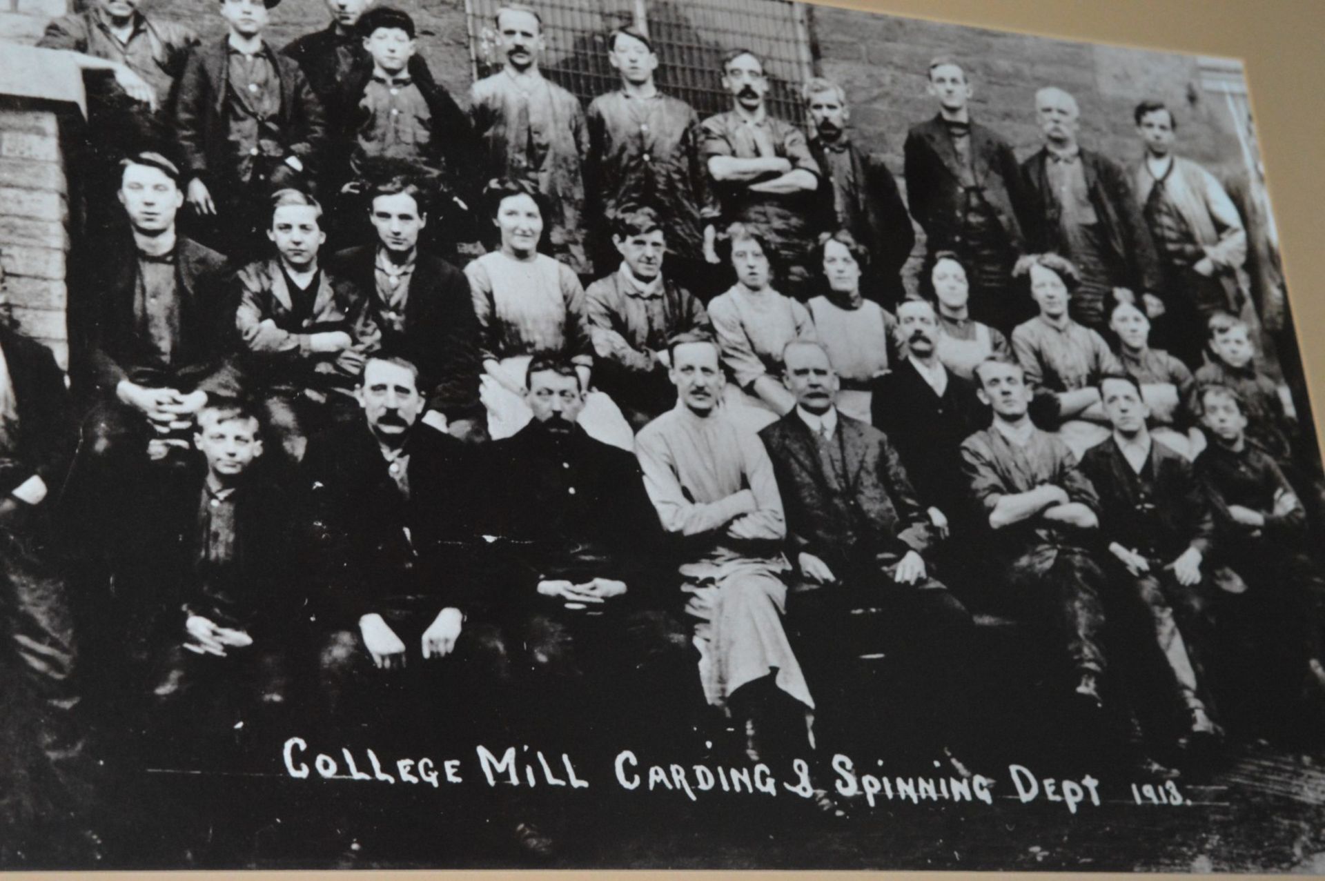 1 x Framed Portrait of College Mill Carding & Spinning Workforce c1913 - 62 x 83 cms - Ref BB1745 TF - Image 2 of 2