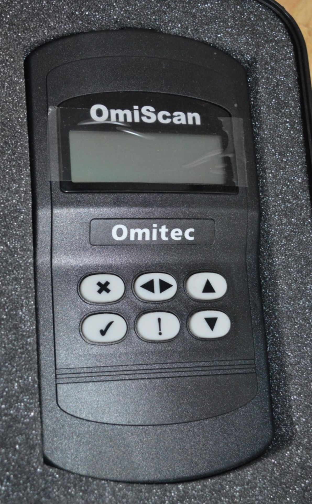 1 x Omitec OmiScan Automotive Diagnostic Tool - Model OM100/1 - Includes Carry Case, User Manual,