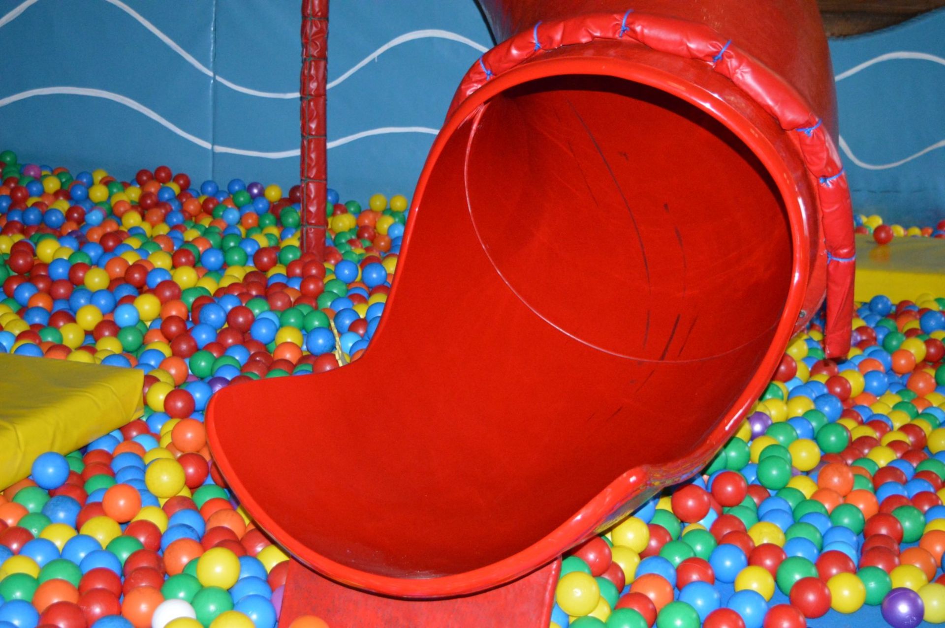 1 x Childrens Playcentre Tunnel Tube Slide in Red - Very Good Condition - Ref PTP - CL351 - - Image 3 of 8