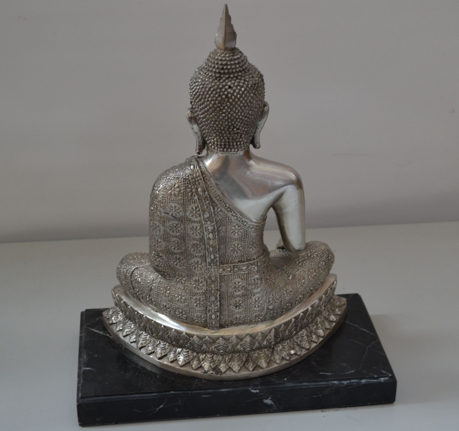 1 x Silver Thai Buddha Ornament Figure - Ref J2162 - CL314 - Image 3 of 3