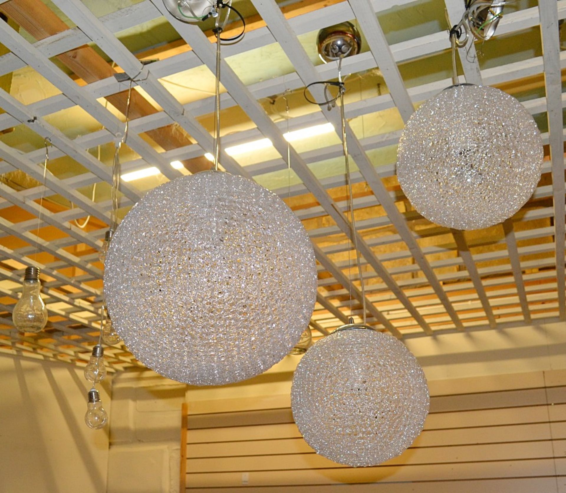 22 x Assorted Items Of Lighting Including Chandeliers, Pendants And Other Contemporary Lights - Image 3 of 10