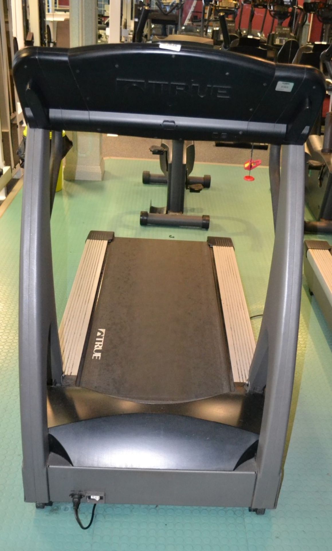 1 x True Fitness Commercial Treadmill With Heart Rate Control - Dimensions:L200 x W85 x H150cm - - Image 2 of 3