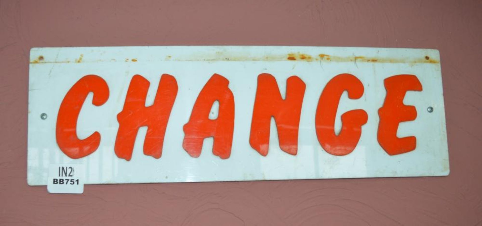 1 x Vintage Acrylic Arcade "Change" Notice Sign - 8 x 24 Inches - Ref BB751 - CL351 - Location: Chor - Image 3 of 3