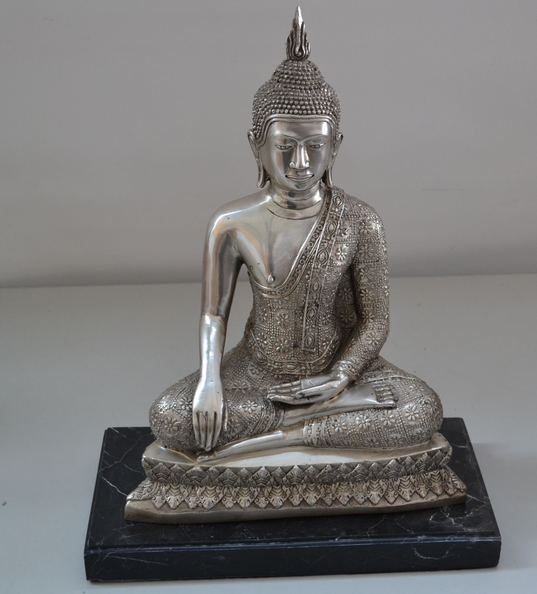 1 x Silver Thai Buddha Ornament Figure - Ref J2162 - CL314