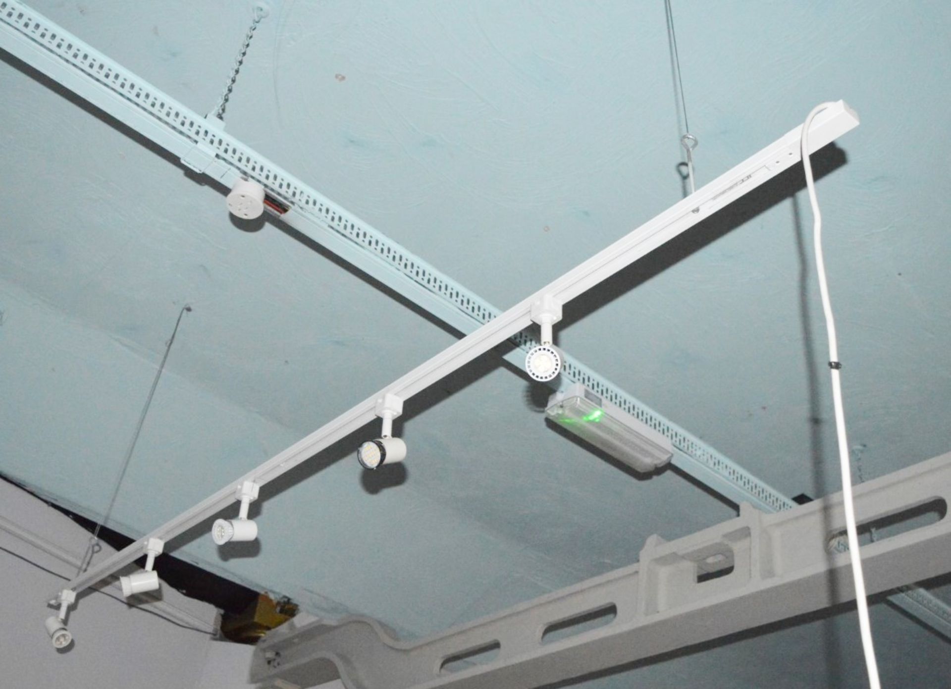 5 x LED Spot Lights With Track Rail - Ref BB1115 TF - CL351 - Location: Chorley PR6