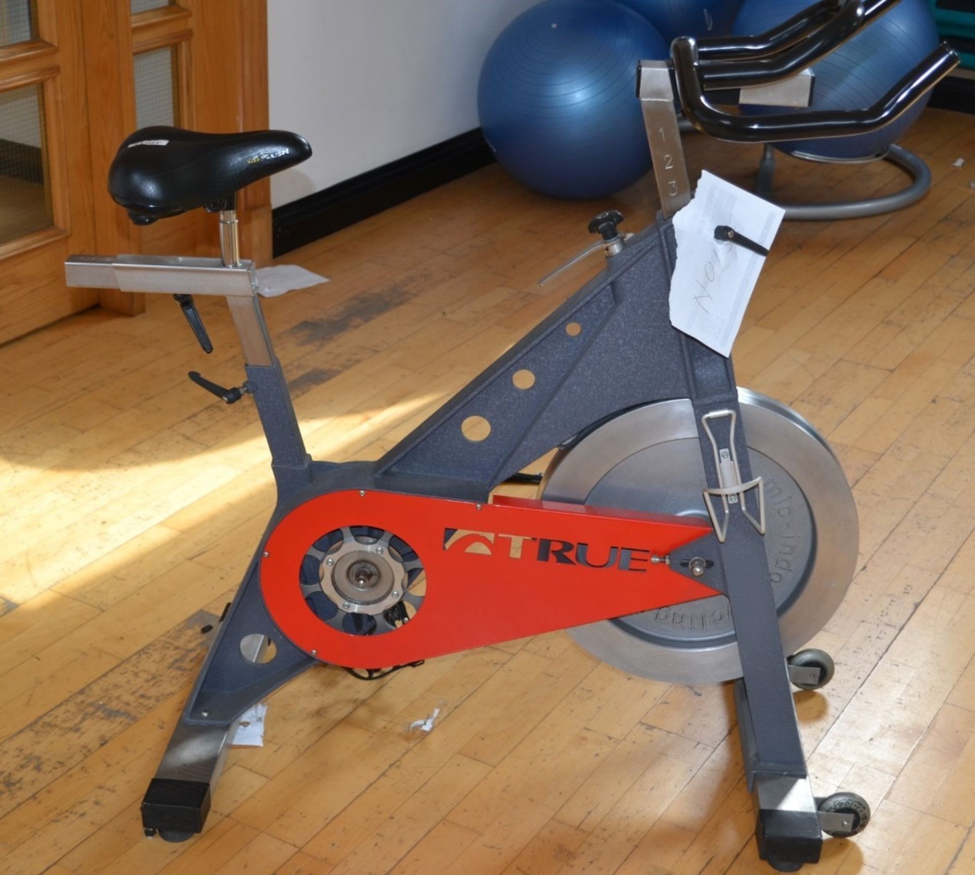 1 x Broken TRUE Indoor Cycling/Spin Bike With Adjustable Bars and Seat - Dimensions:L100cm/H100cm(Ad