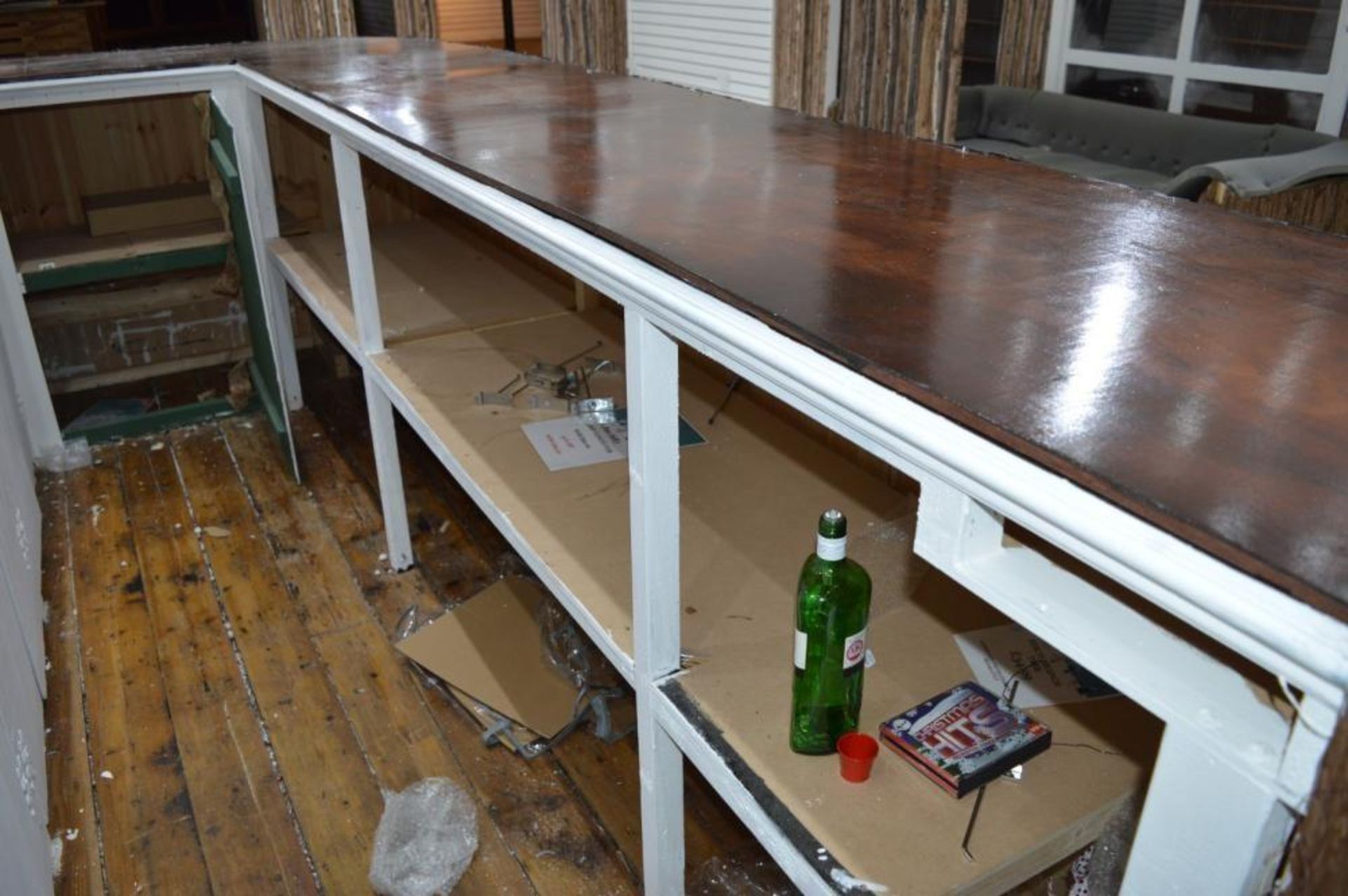 1 x Tiki Style Drinks Bar With Illuminated Rear Shelves and Unfinished Matching Seating Area - Ref B - Image 9 of 14