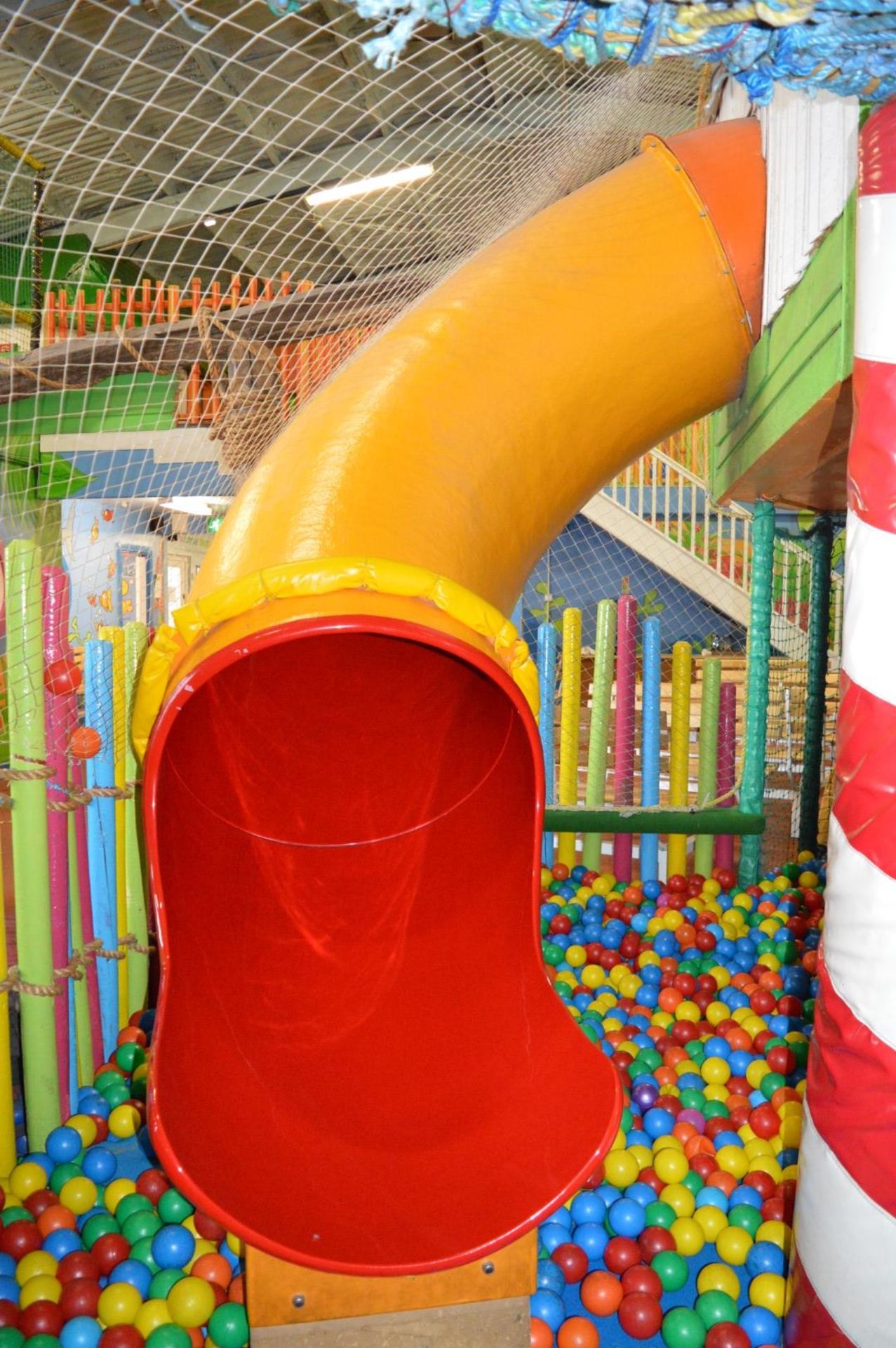 1 x Childrens Playcentre Tunnel Tube Slide in Yellow - Very Good Condition - Ref PTP - CL351 -