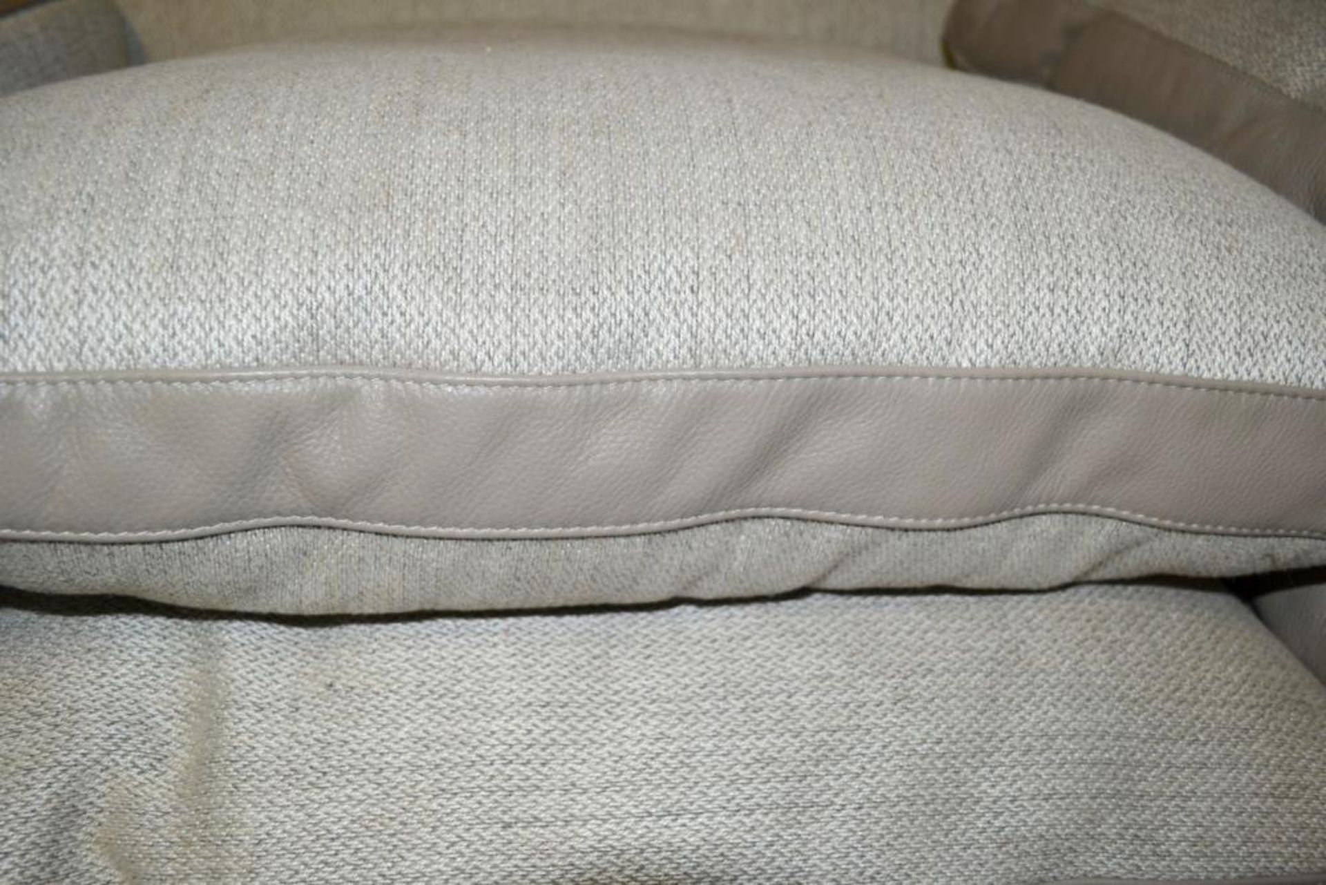 1 x POLTRONA FRAU "Mass Angolo" Large Left-Hand Sofa Element - Richly Upholstered In A Mix Of Fabric - Image 5 of 10