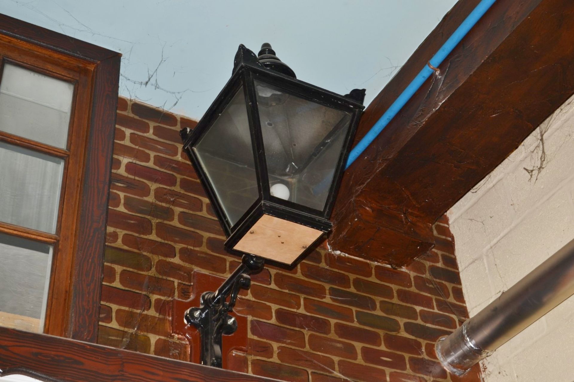 1 x Victorian Style Wall Lantern Light Fitting - Large Size in Black - Ref BB670 GF - CL351 - - Image 2 of 3