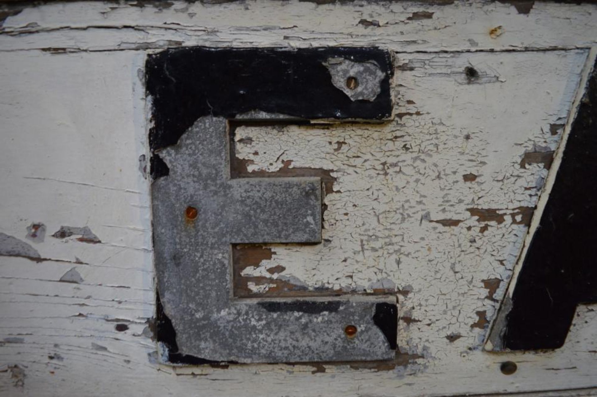 1 x East Junction Vintage Railway Signage - Wooden Back With Metal Lettering Finished in Black and W - Image 6 of 8