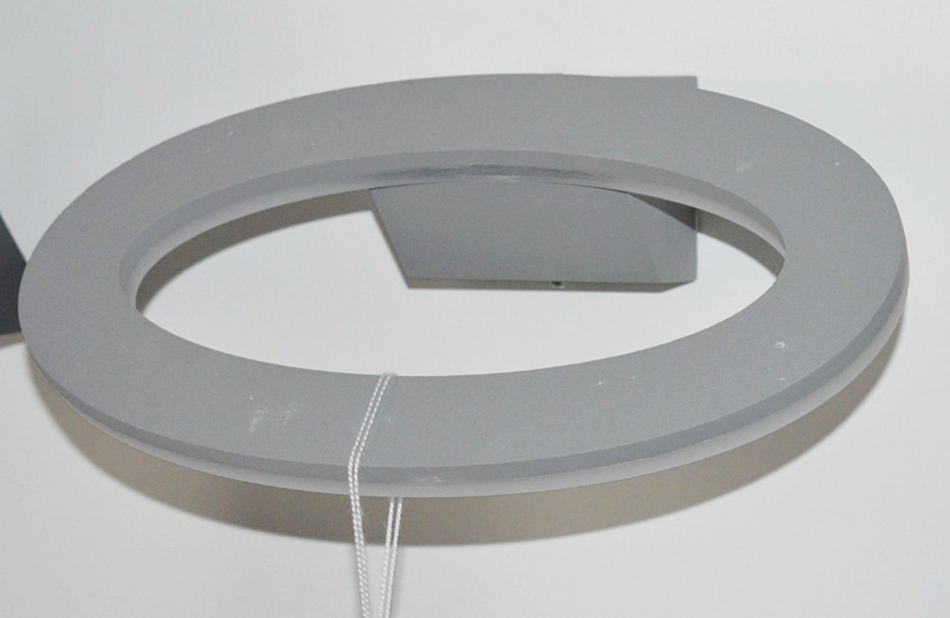 1 x LED Halo Oval Die Cast Aluminium IP44 Grey Outdoor Wall Light With Frosted Diffuser - RRP £72.00 - Image 2 of 3